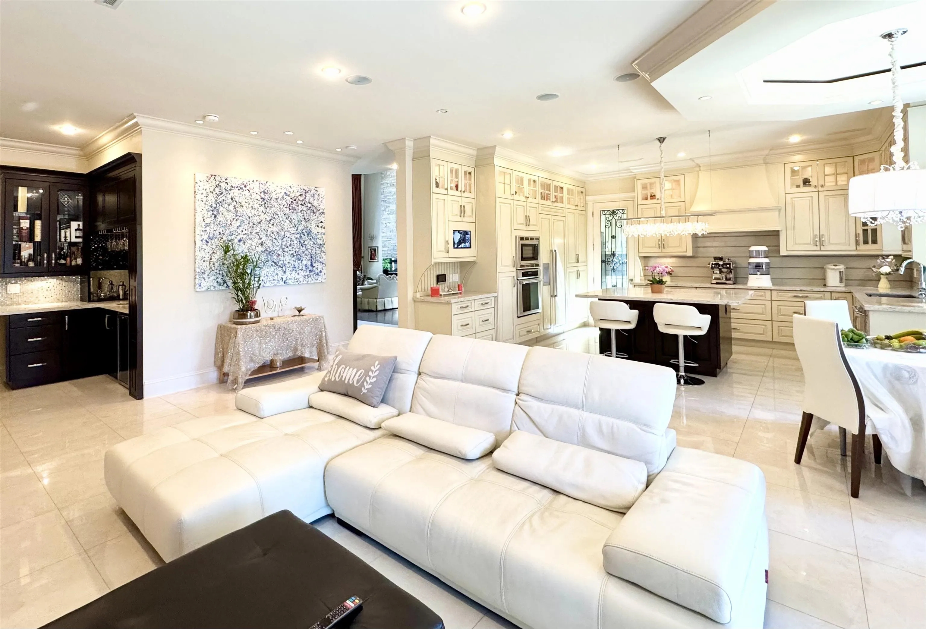 8580 Bairdmore Crescent