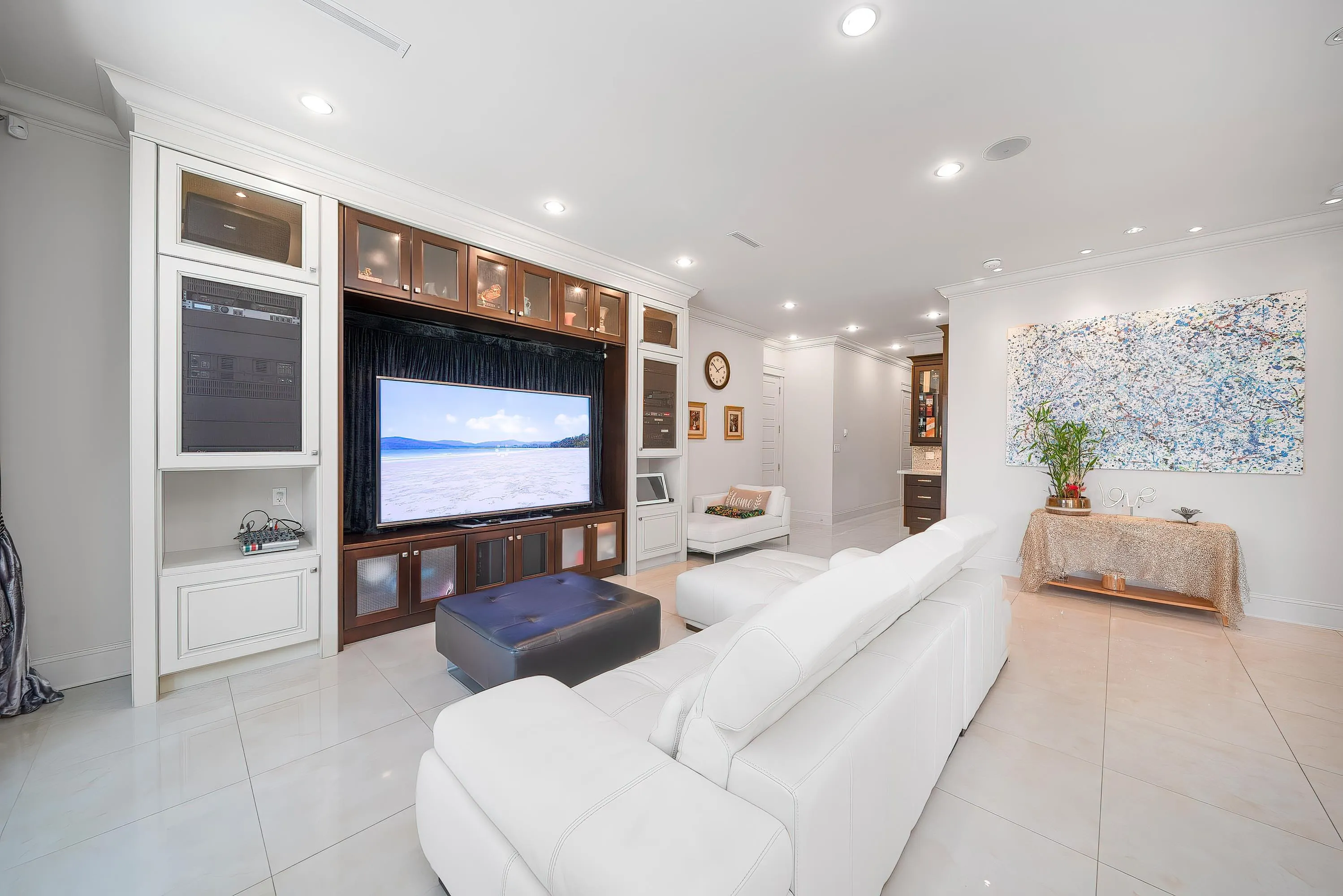 8580 Bairdmore Crescent