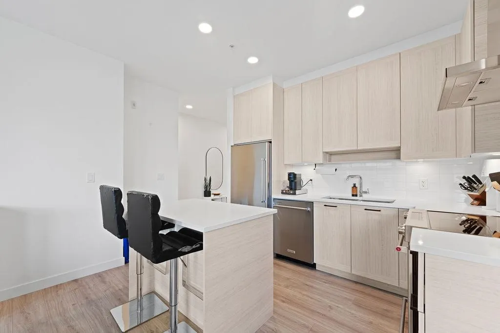404 7133 14th Avenue