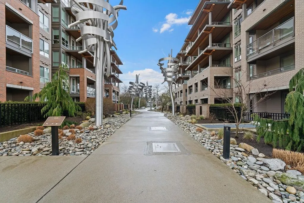 404 7133 14th Avenue