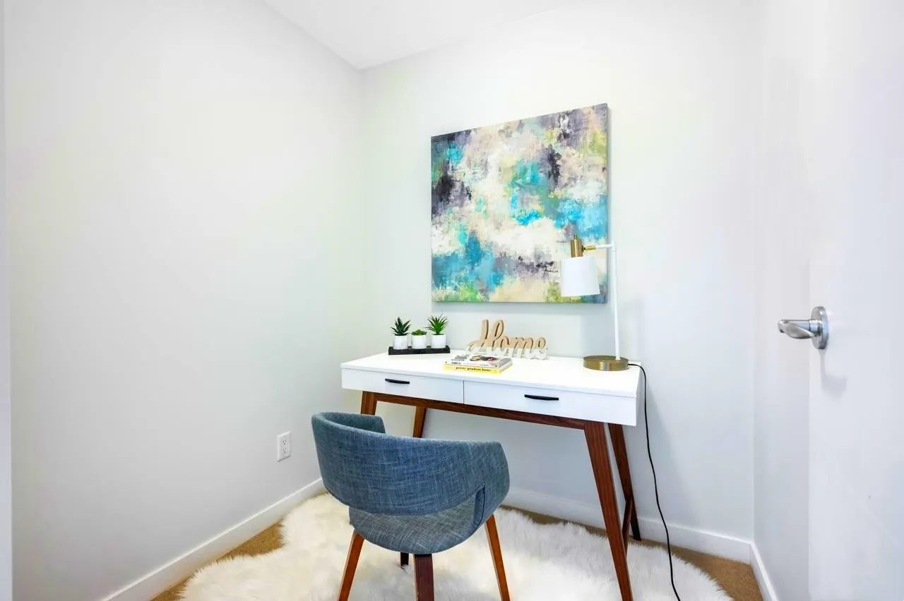 1809 1082 Seymour Street