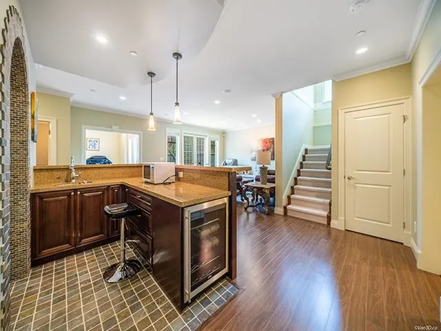 2135 W 37th Avenue