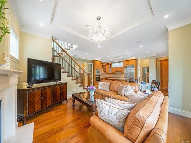 2135 W 37th Avenue