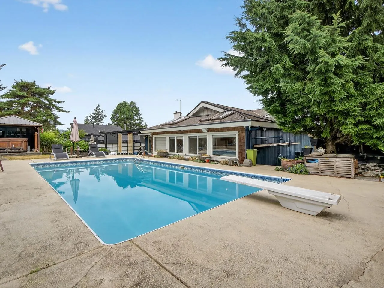 1052 Corona Crescent