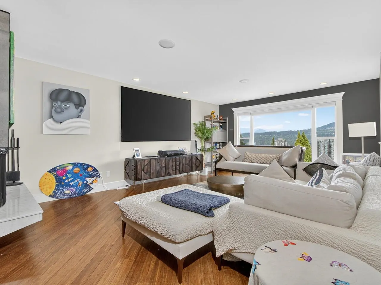 1052 Corona Crescent