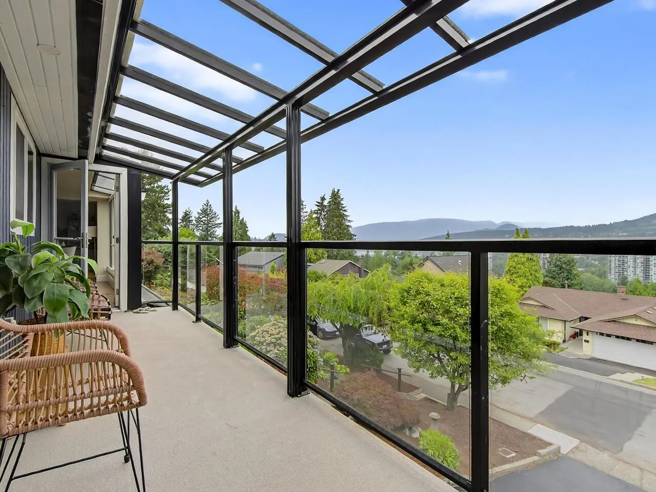 1052 Corona Crescent