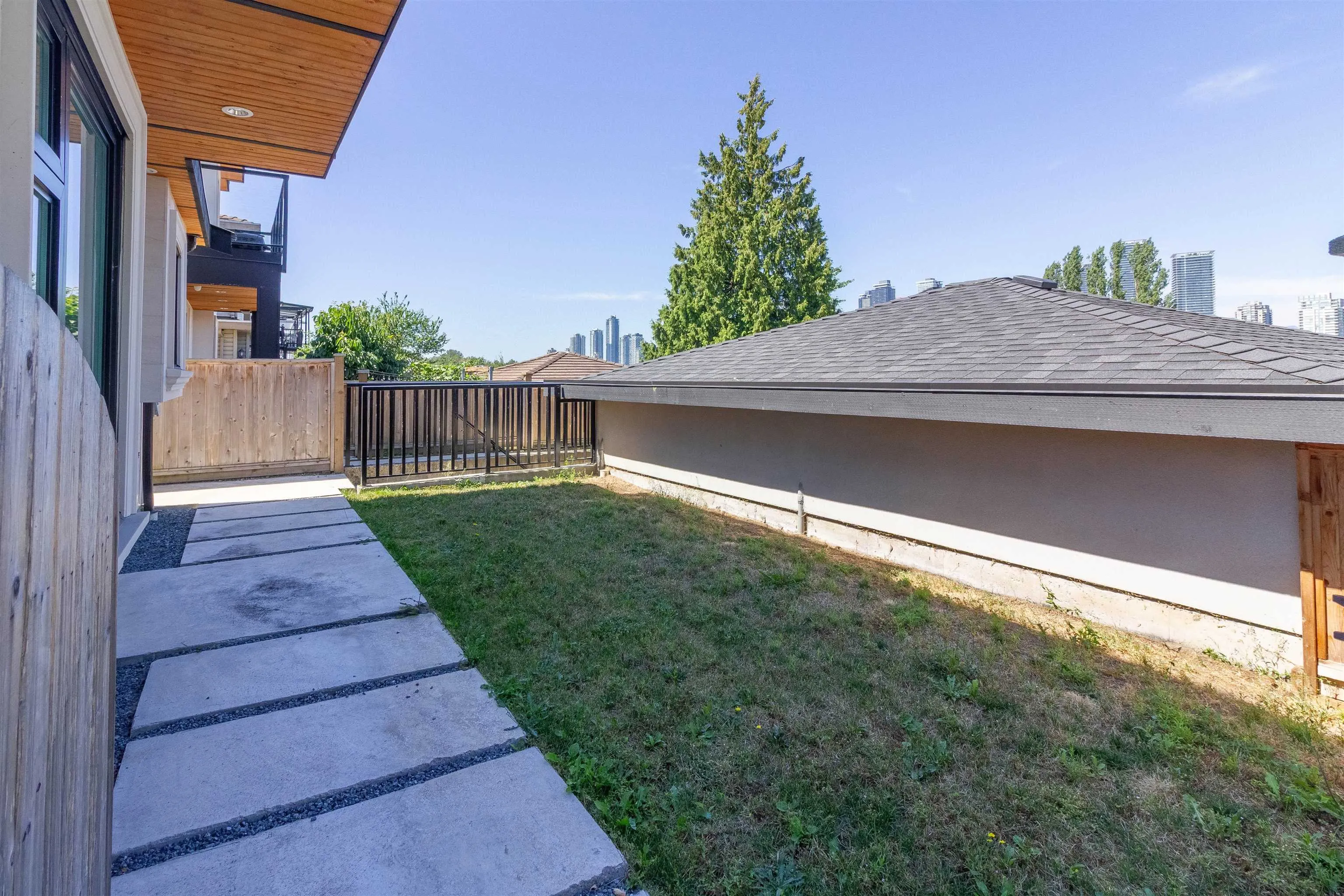 3087 Royal Oak Avenue