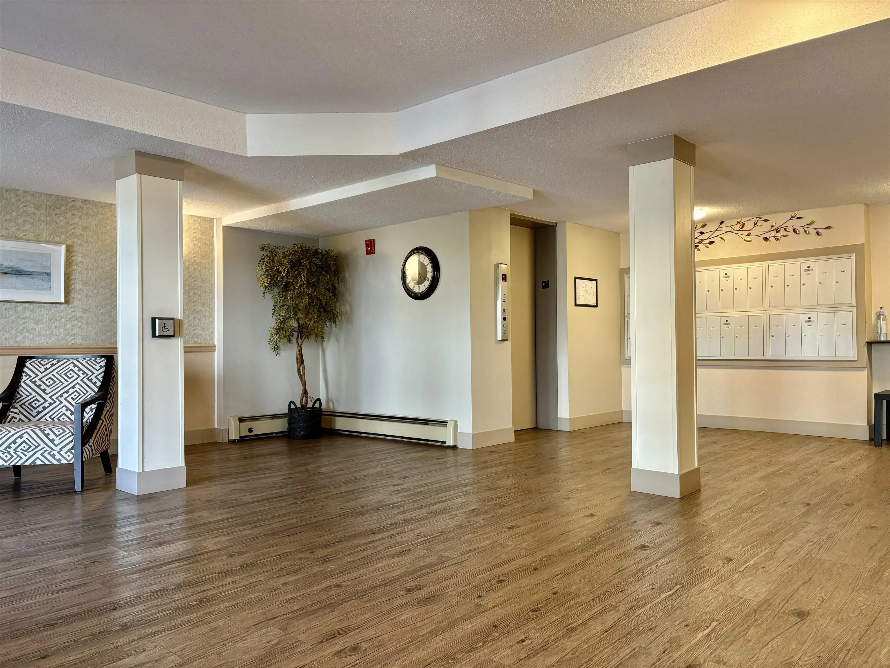 121 32853 Landeau Place