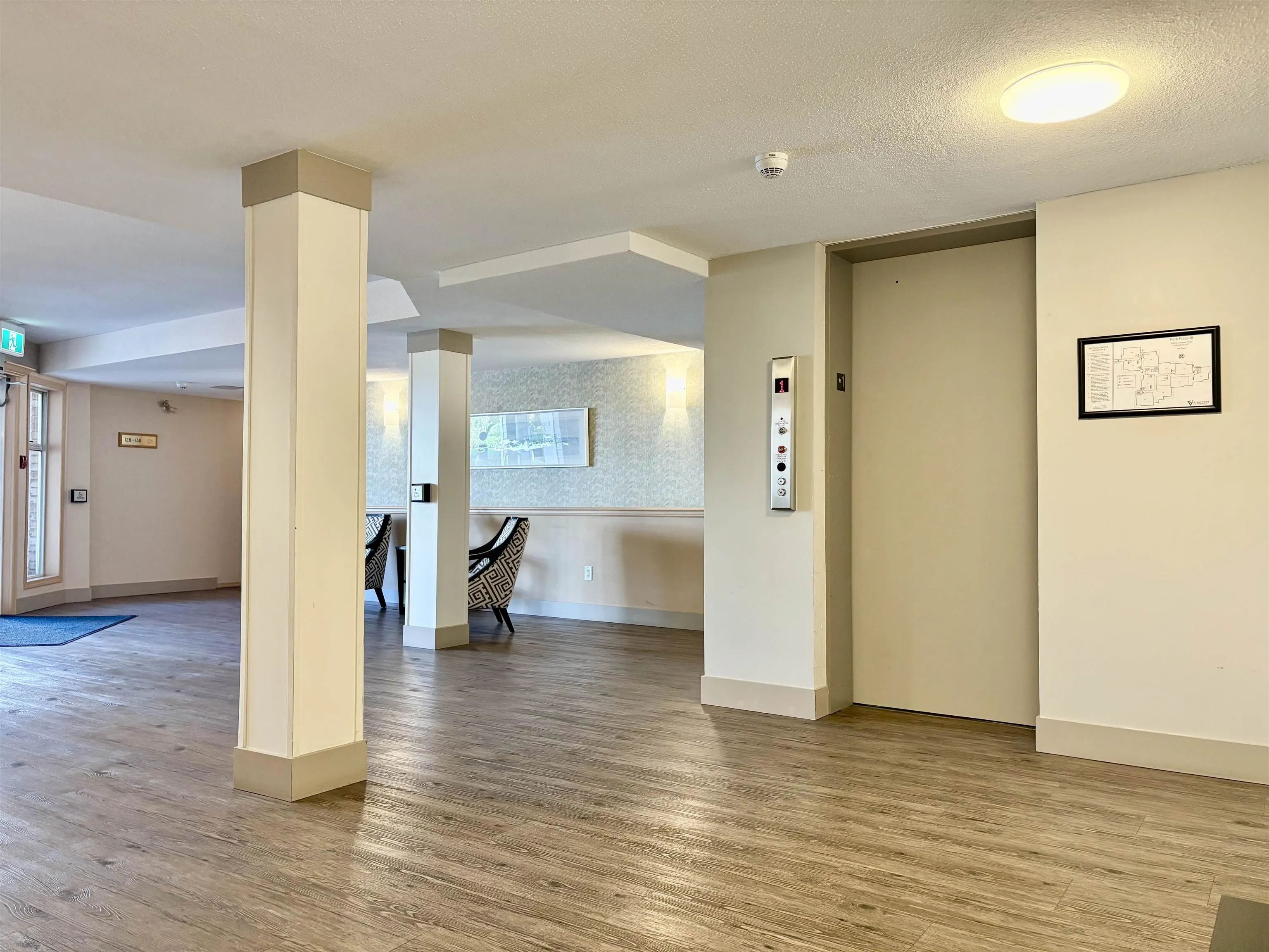 121 32853 Landeau Place