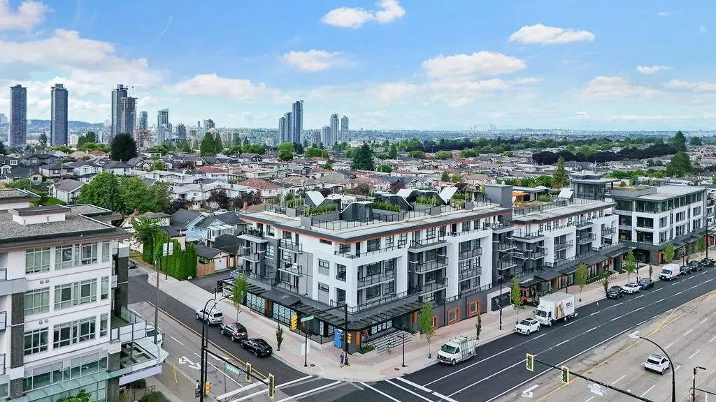305 4788 Hastings Street