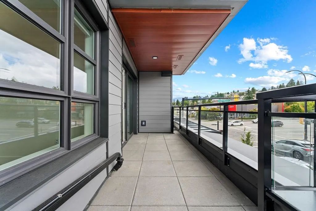 305 4788 Hastings Street