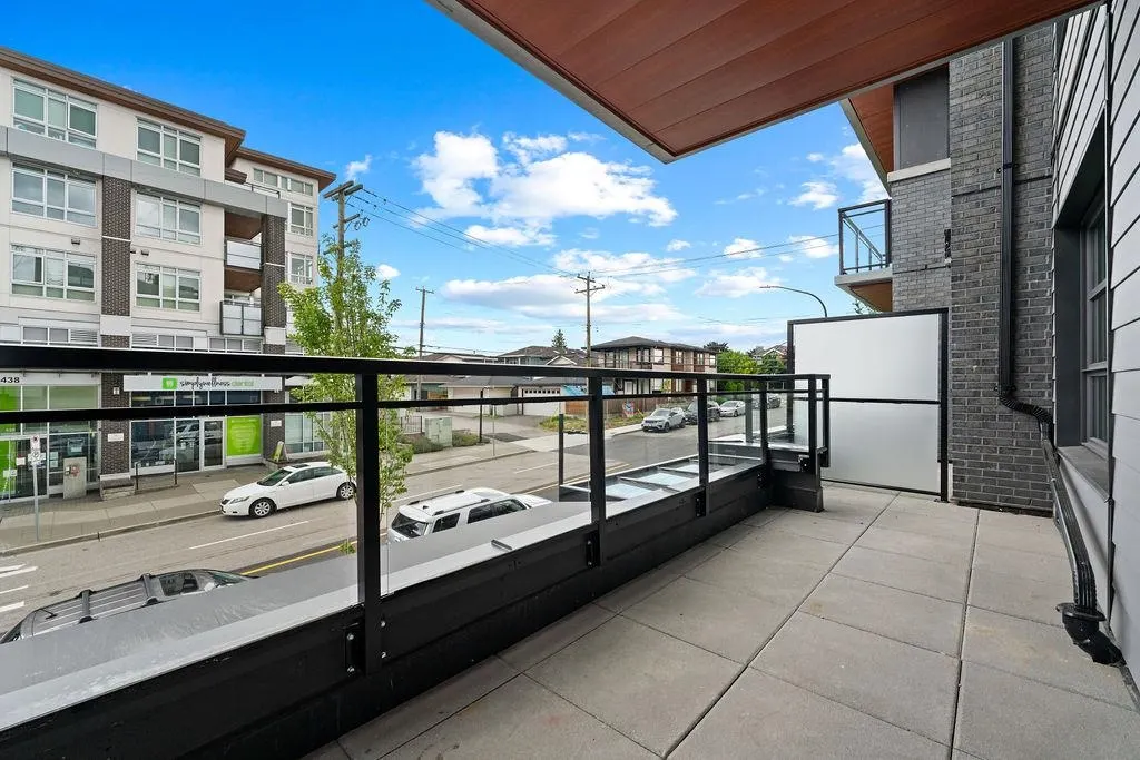 305 4788 Hastings Street