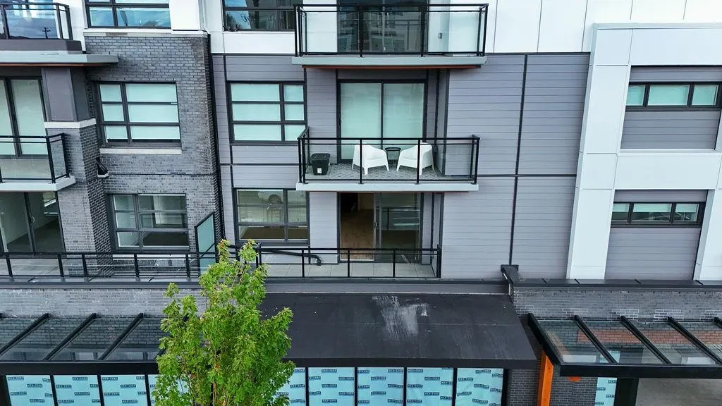 305 4788 Hastings Street