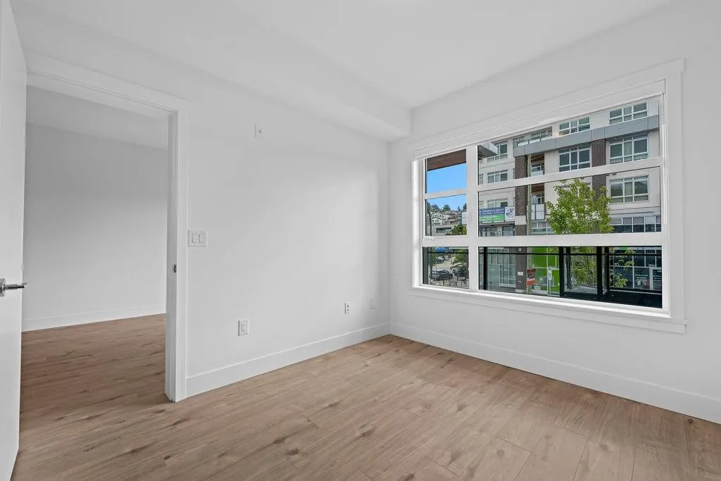 305 4788 Hastings Street