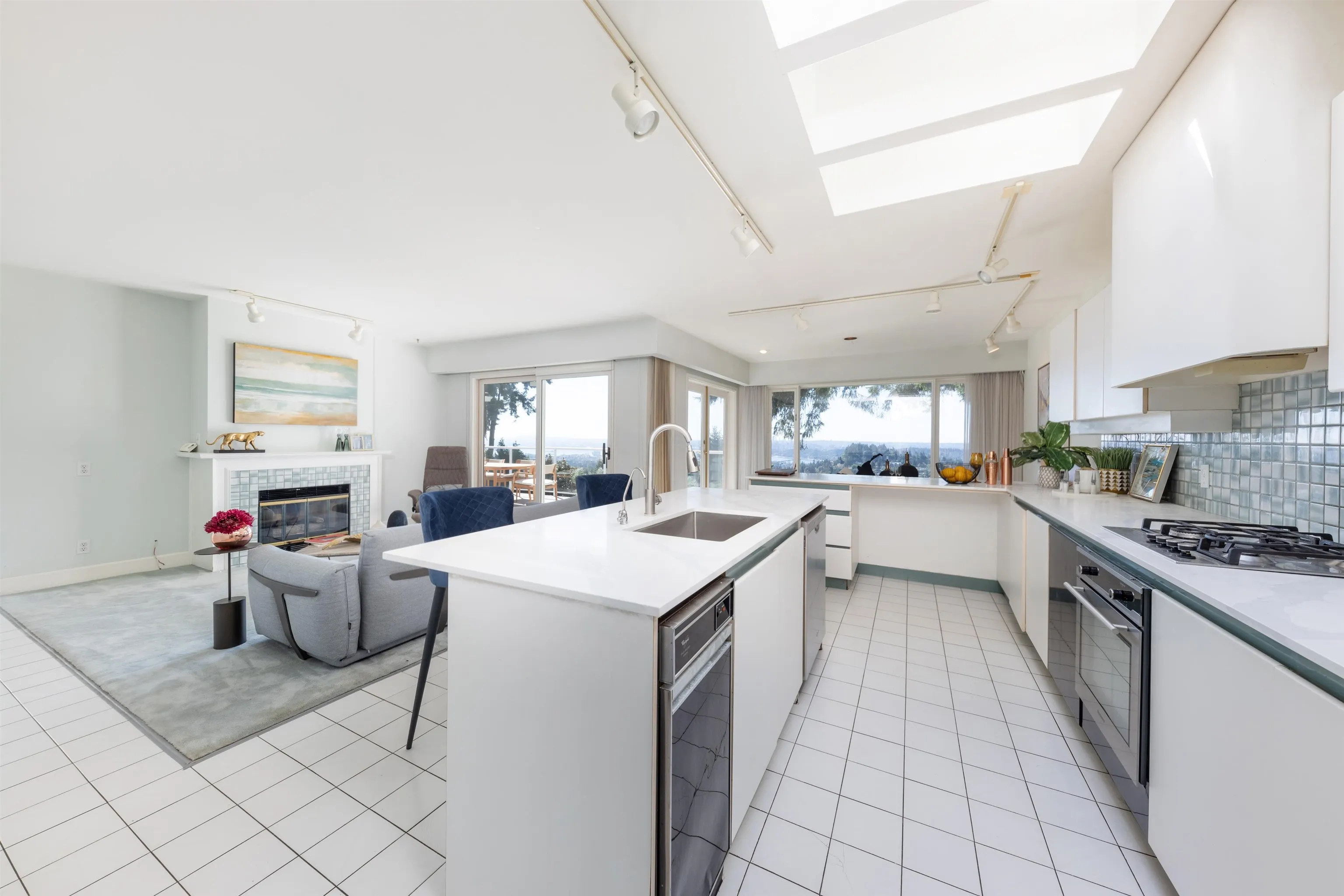 790 Fairmile Road