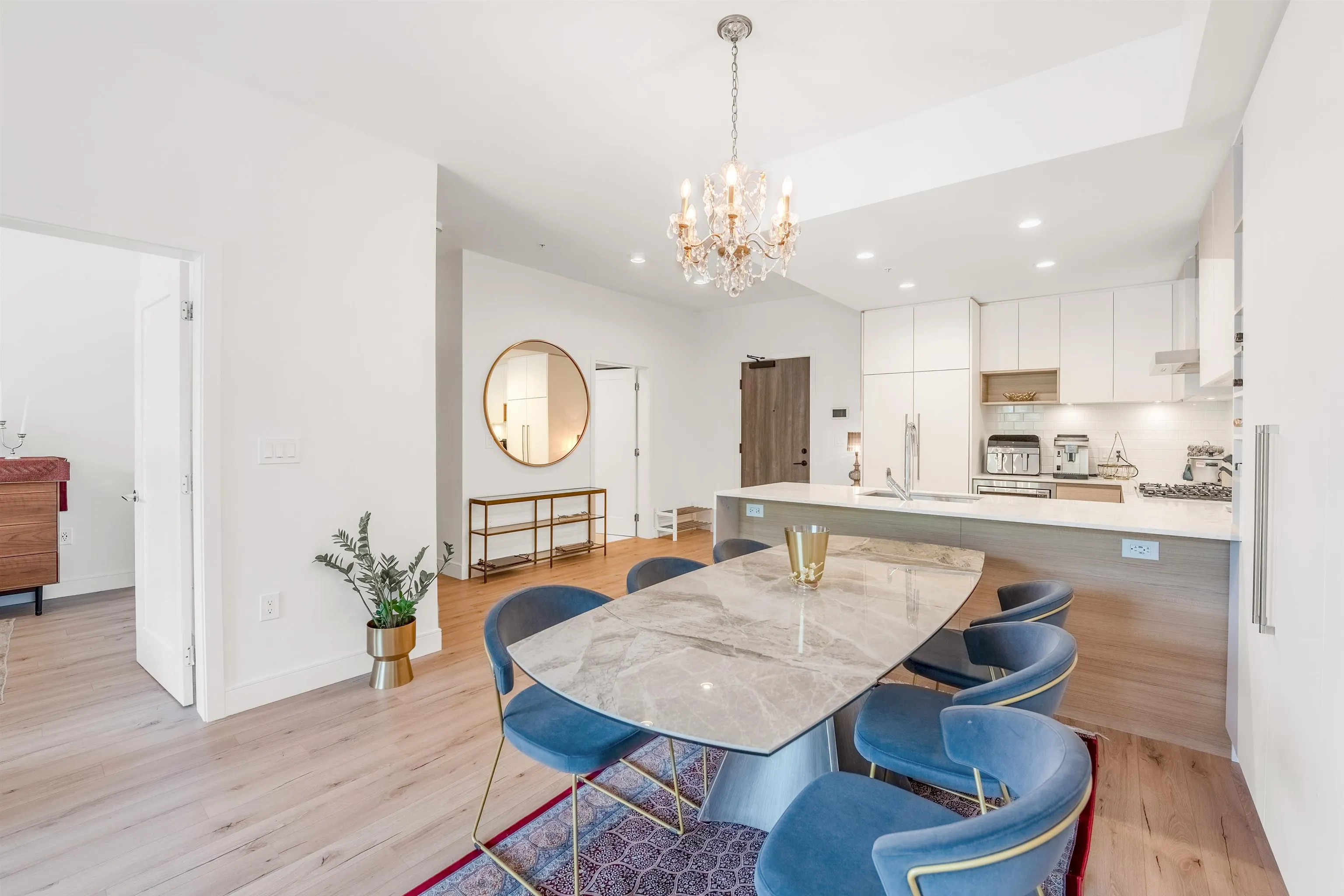 319 55 Klahanie Drive