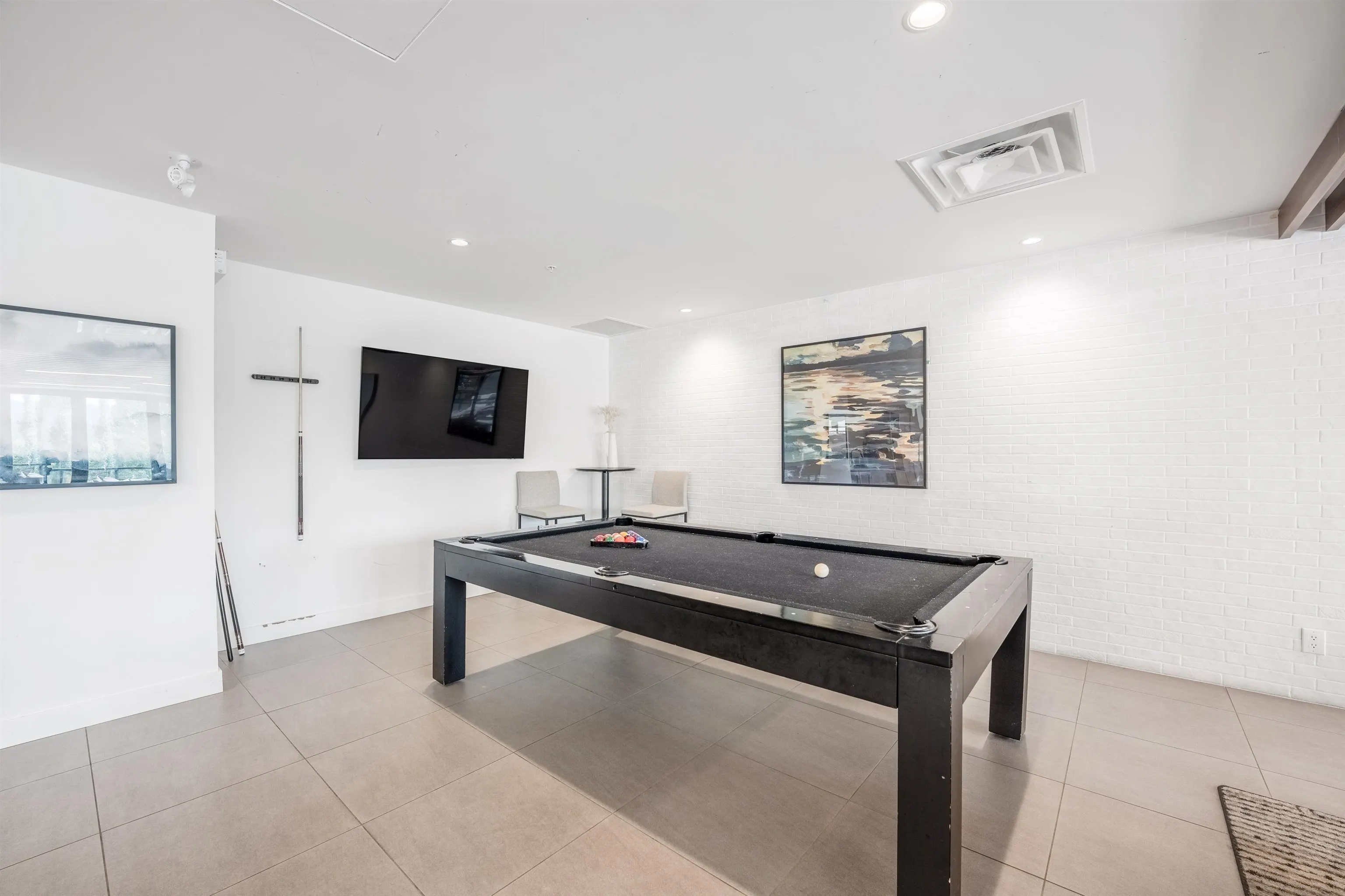 319 55 Klahanie Drive