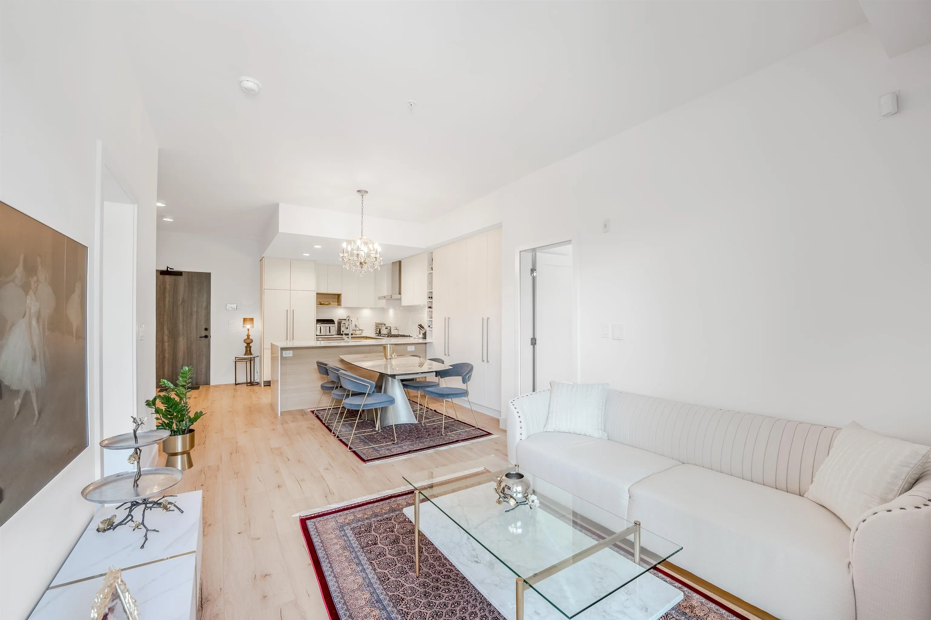 319 55 Klahanie Drive