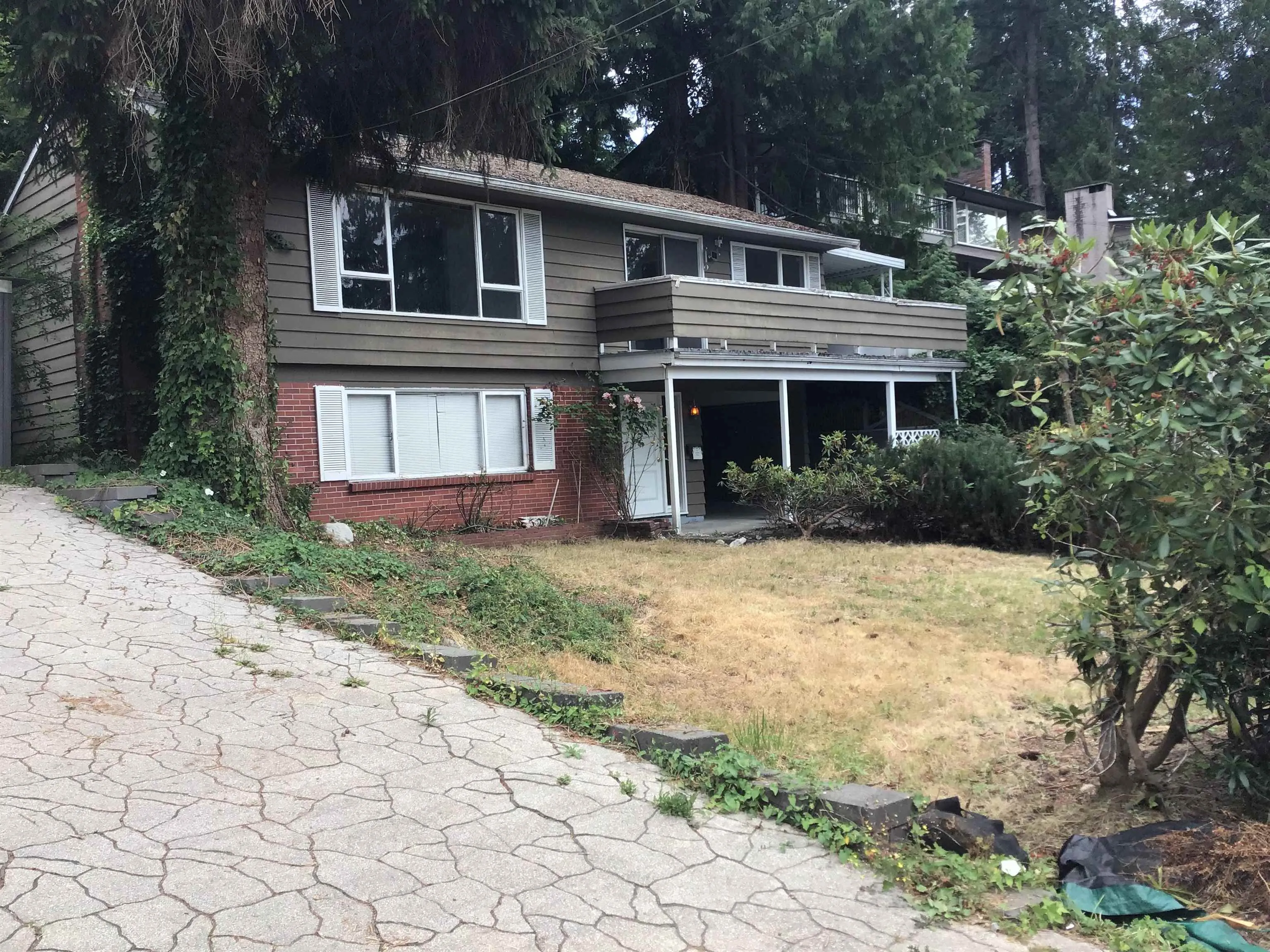 528 Greenway Avenue