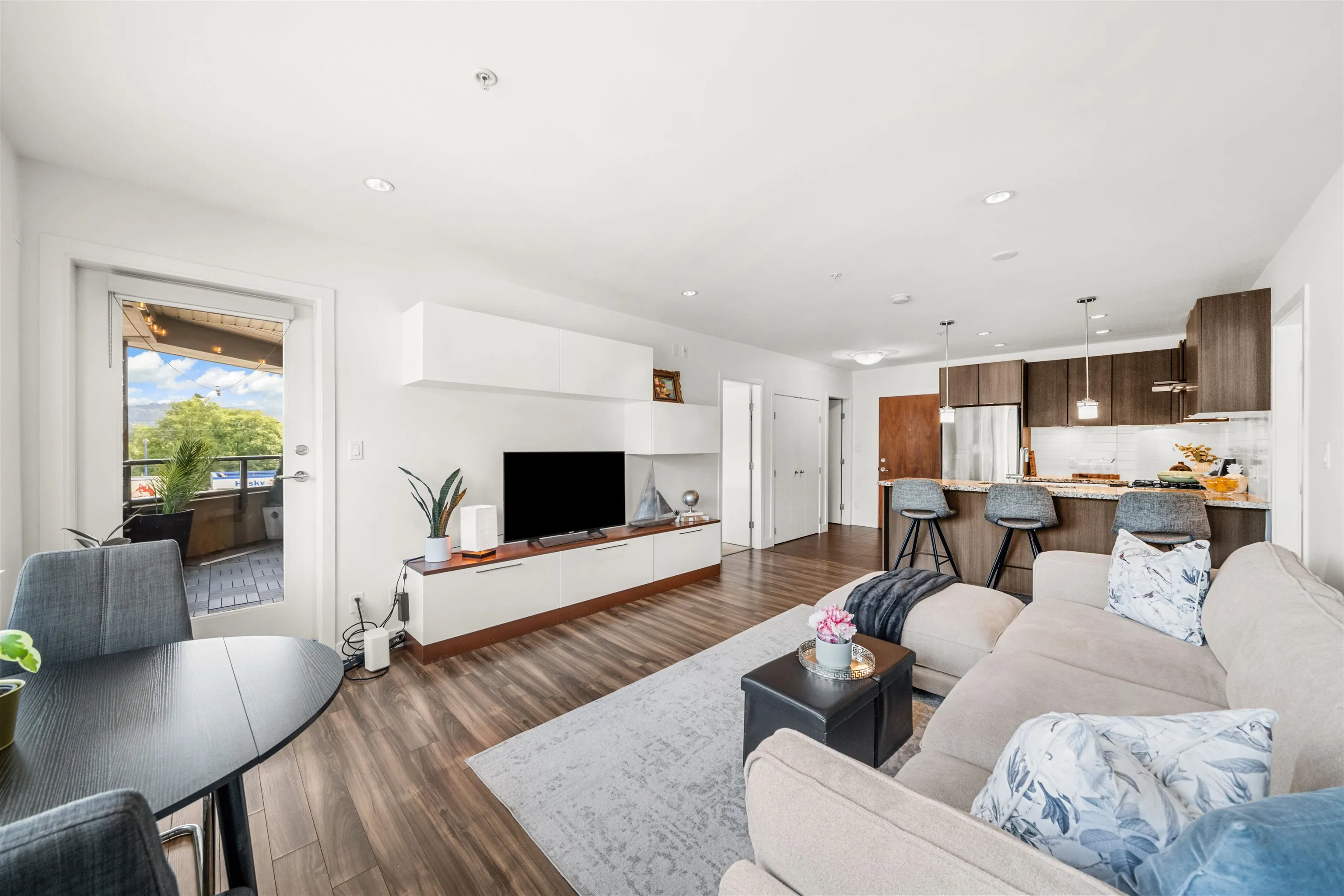 201 5688 Hastings Street