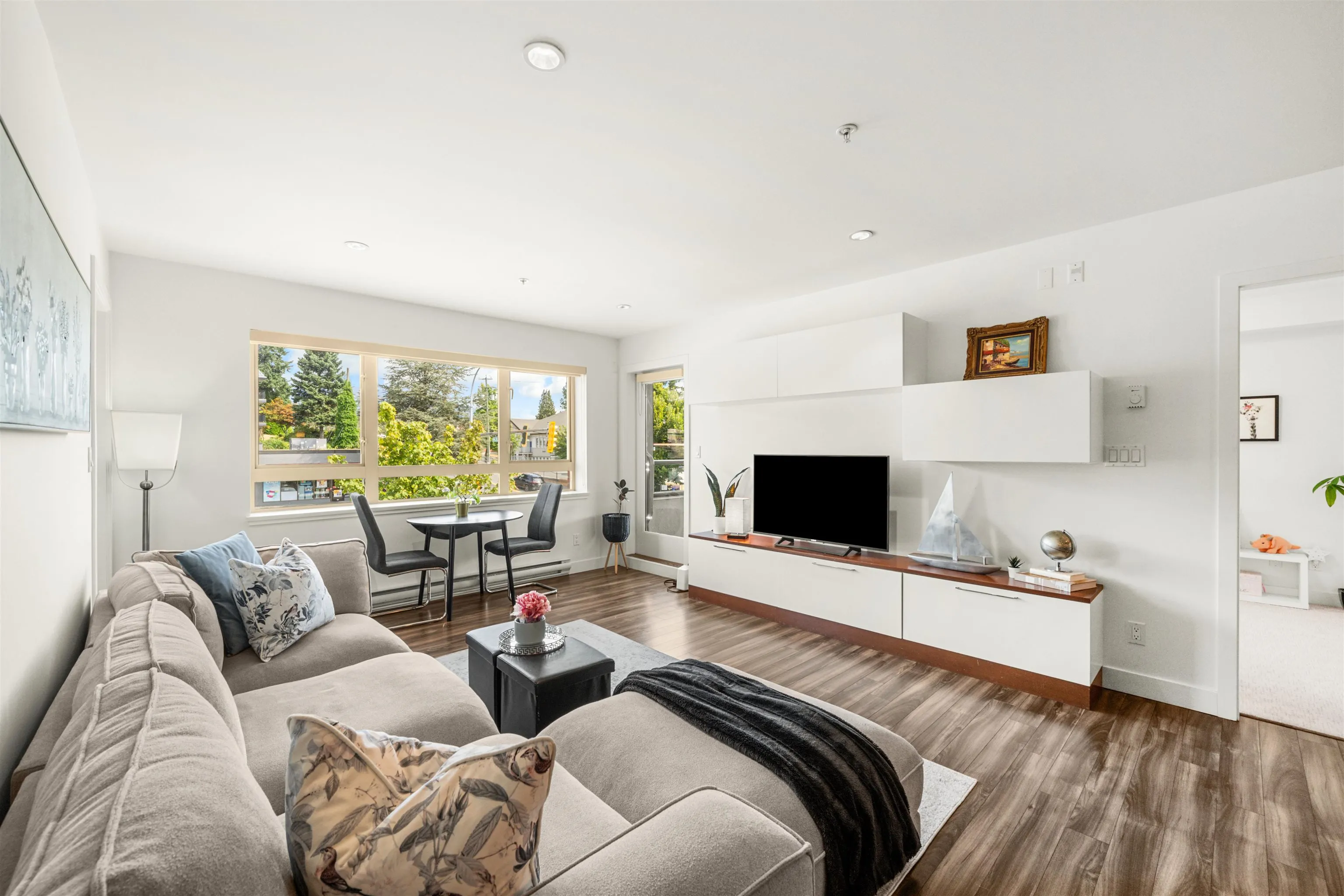 201 5688 Hastings Street
