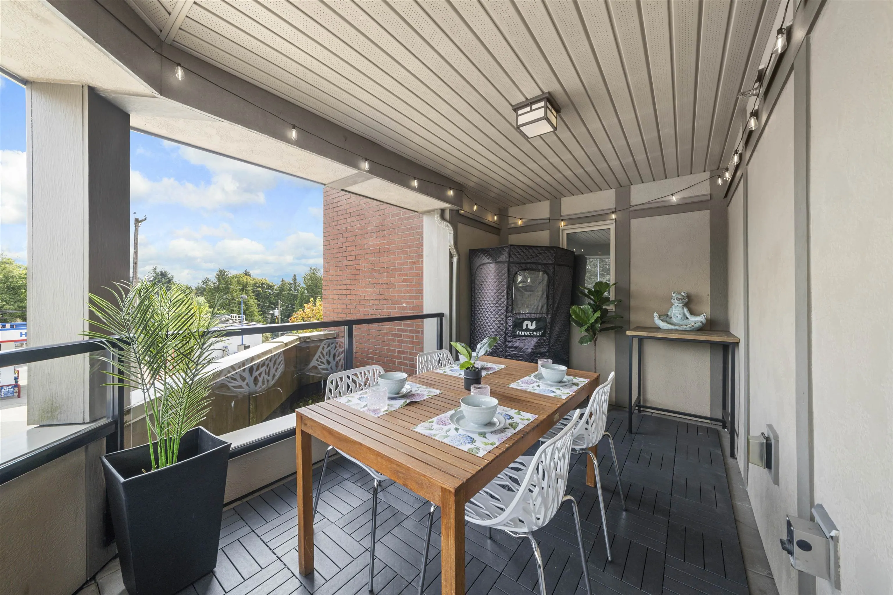 201 5688 Hastings Street