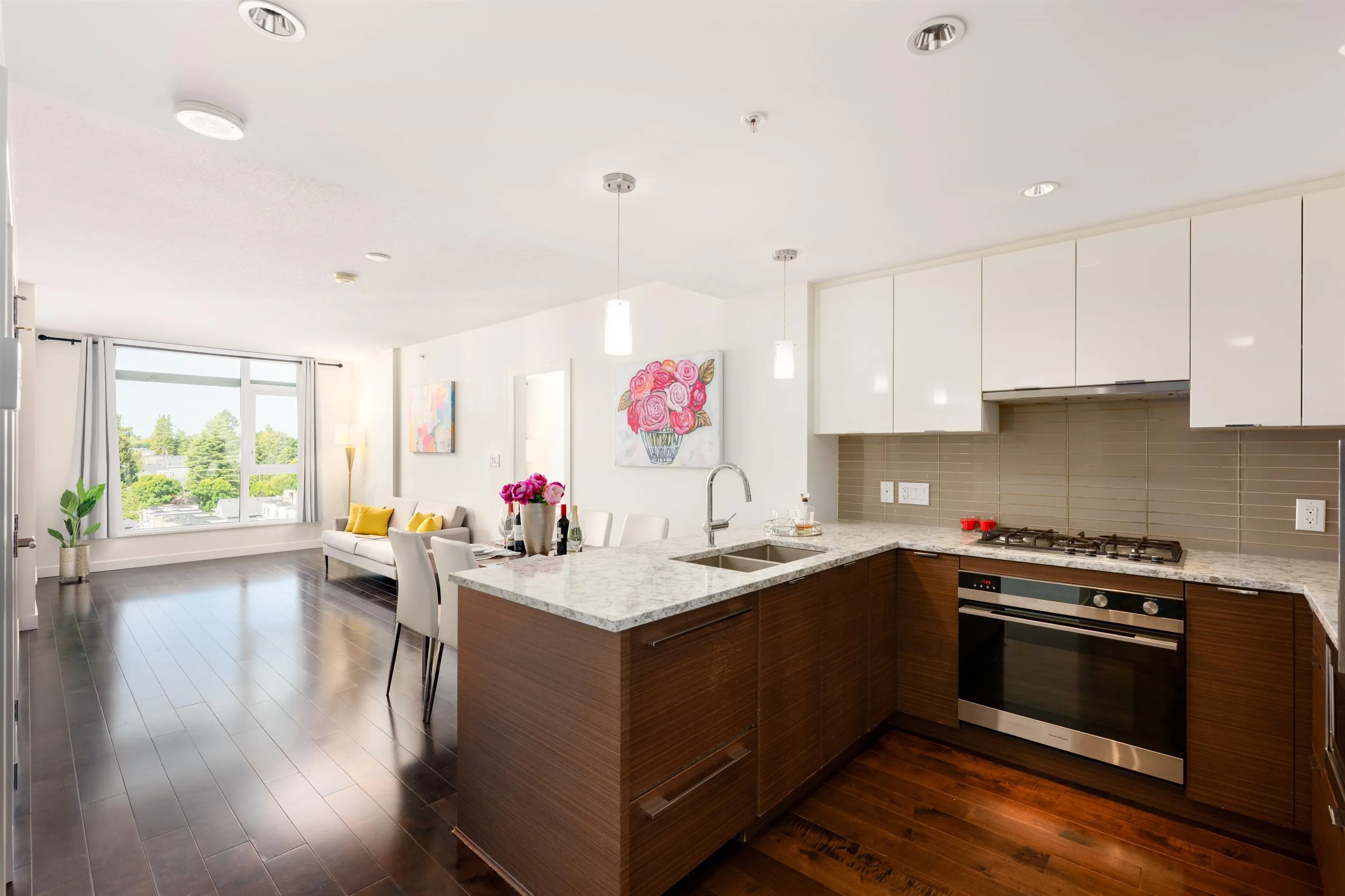 606 4083 Cambie Street