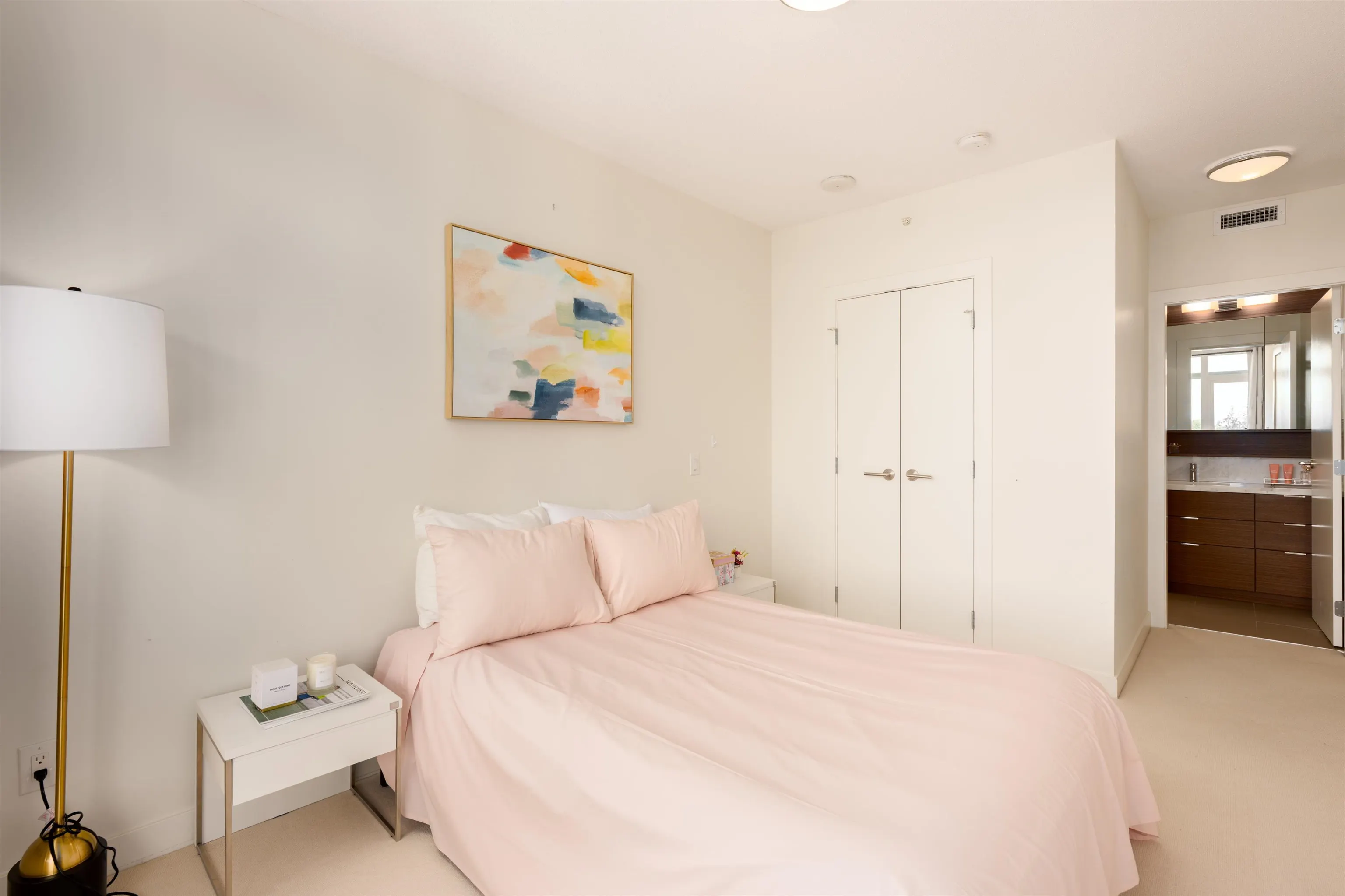 606 4083 Cambie Street