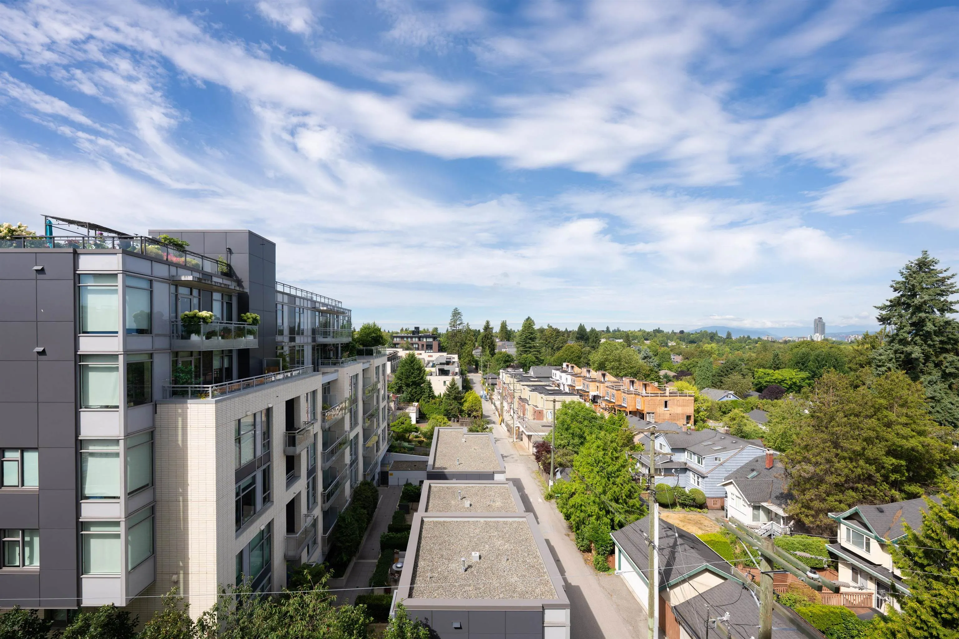 606 4083 Cambie Street