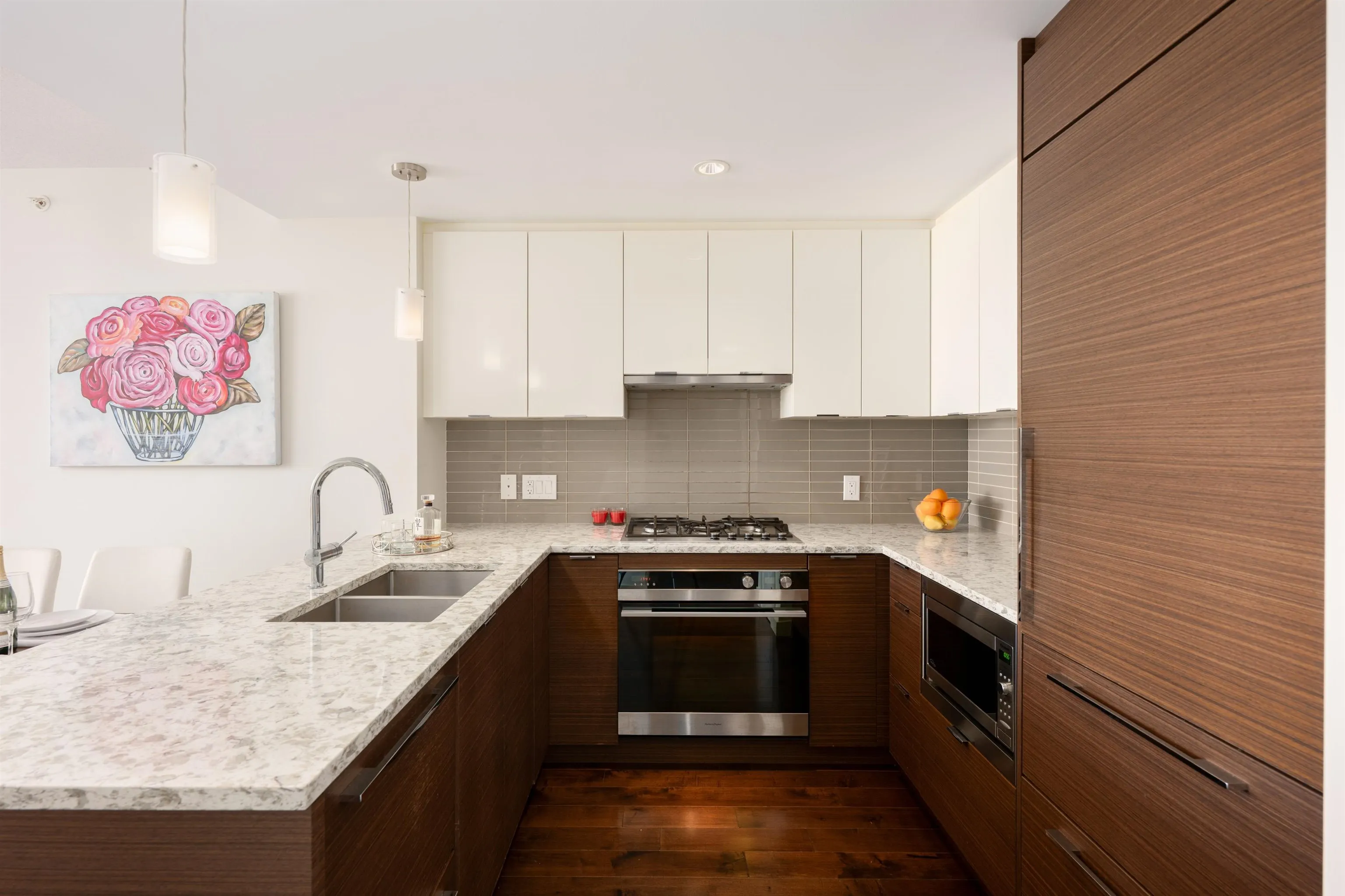 606 4083 Cambie Street