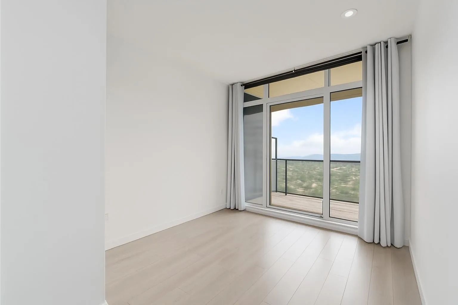 4305 4880 Lougheed Highway