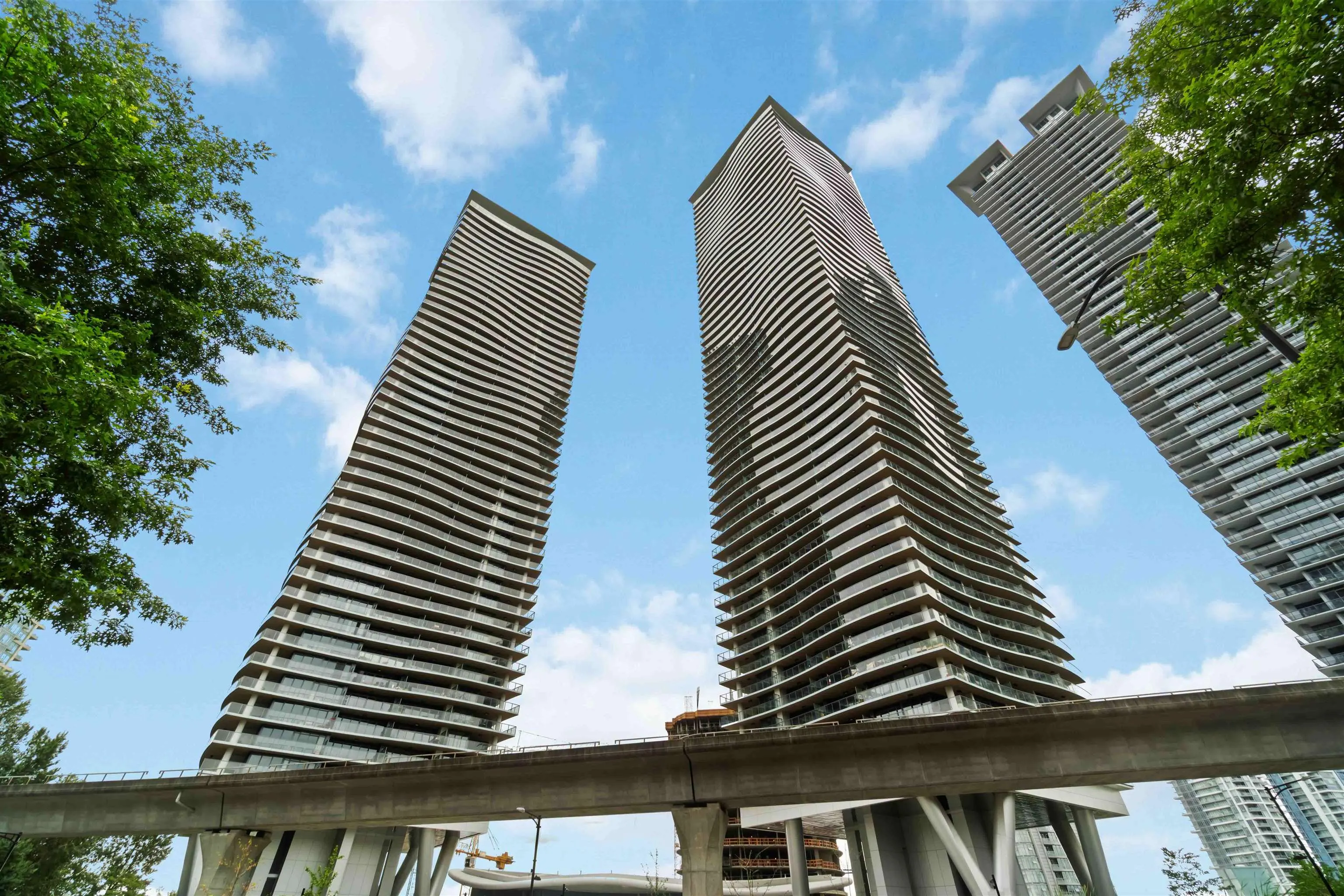 4305 4880 Lougheed Highway
