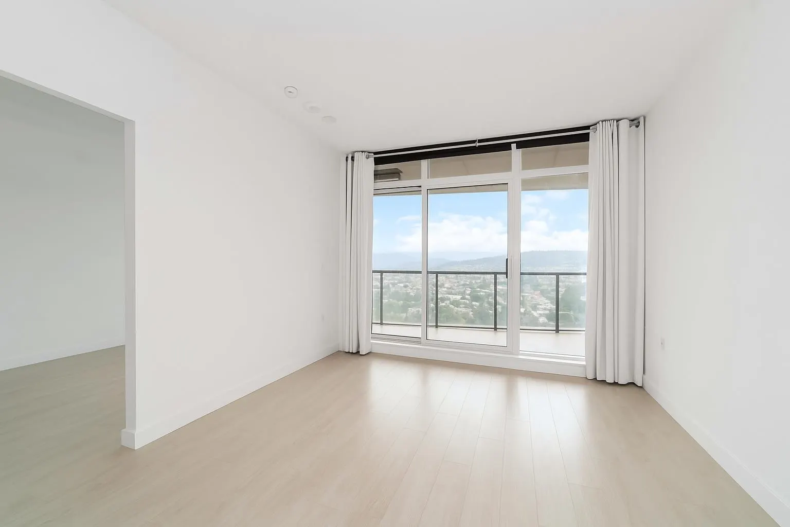 4305 4880 Lougheed Highway