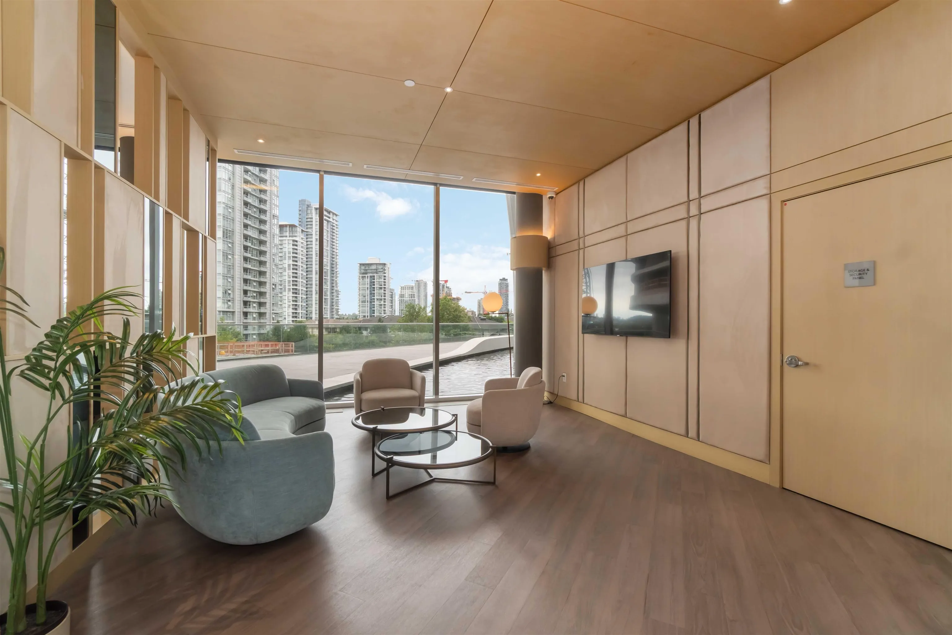 4305 4880 Lougheed Highway