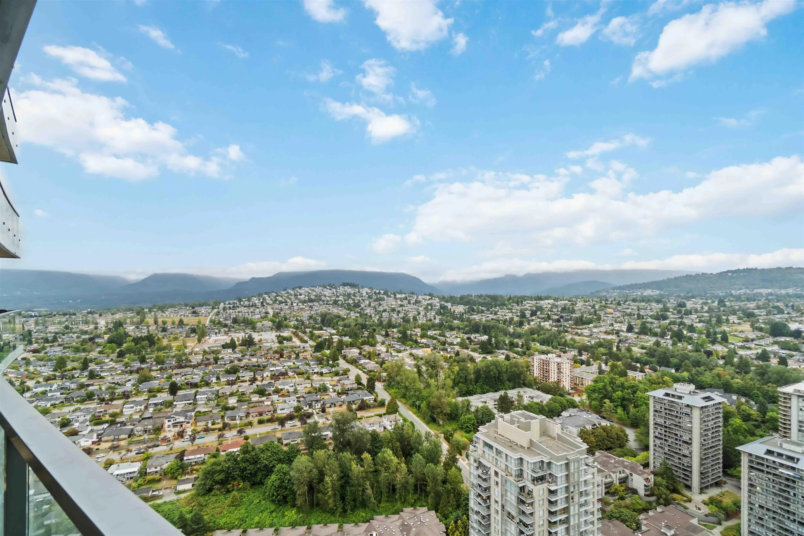 4305 4880 Lougheed Highway