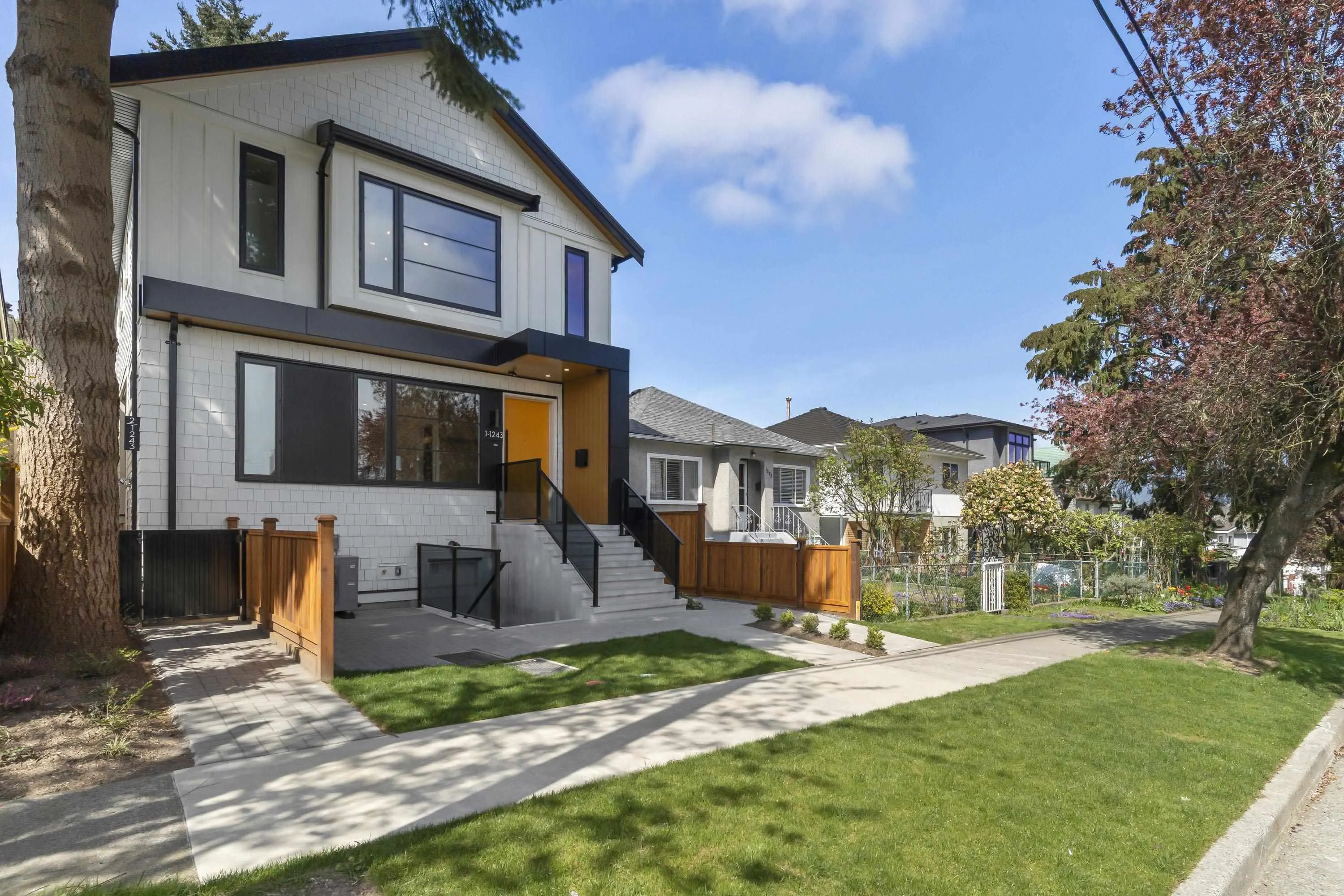 1 1243 Nootka Street