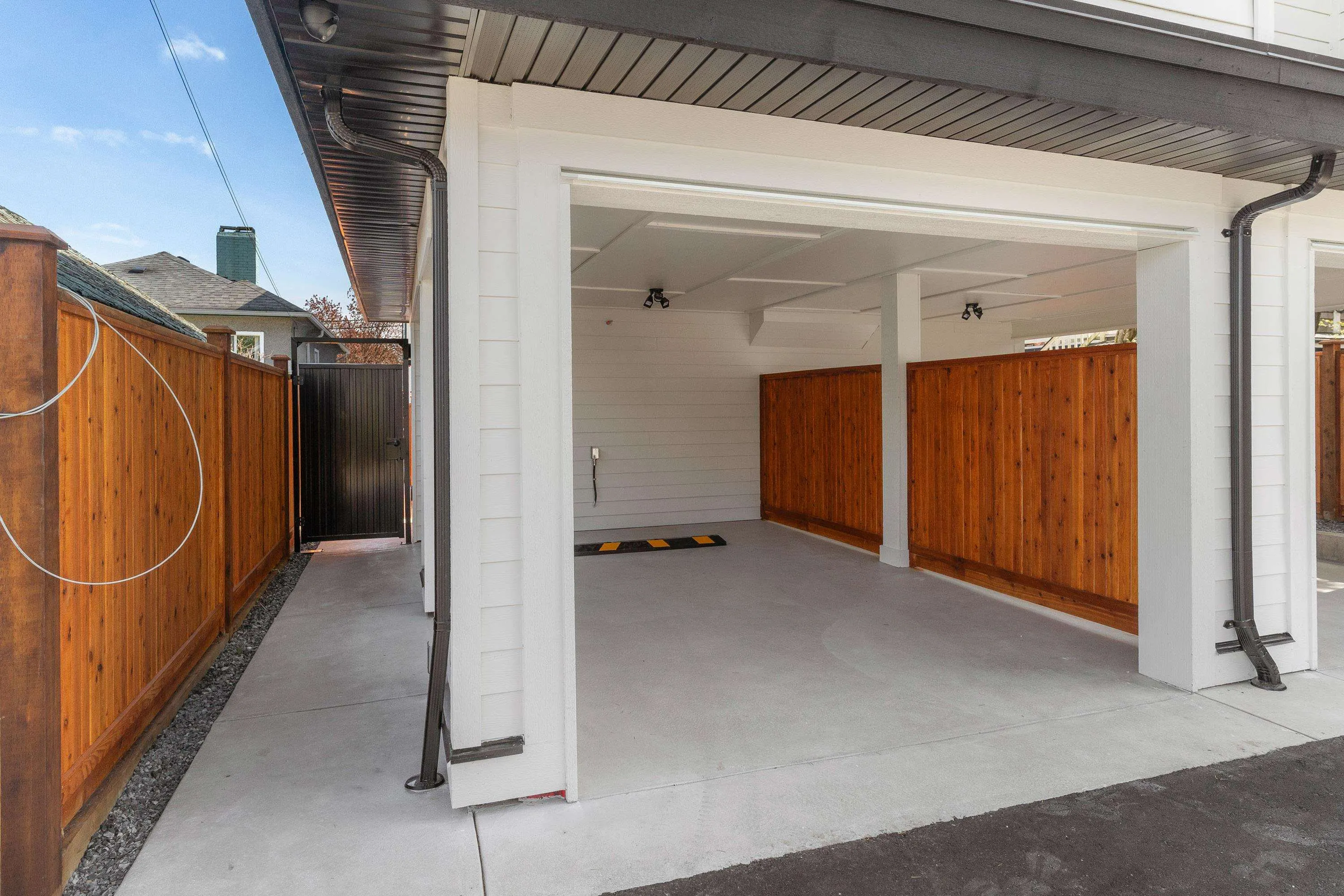 1 1243 Nootka Street