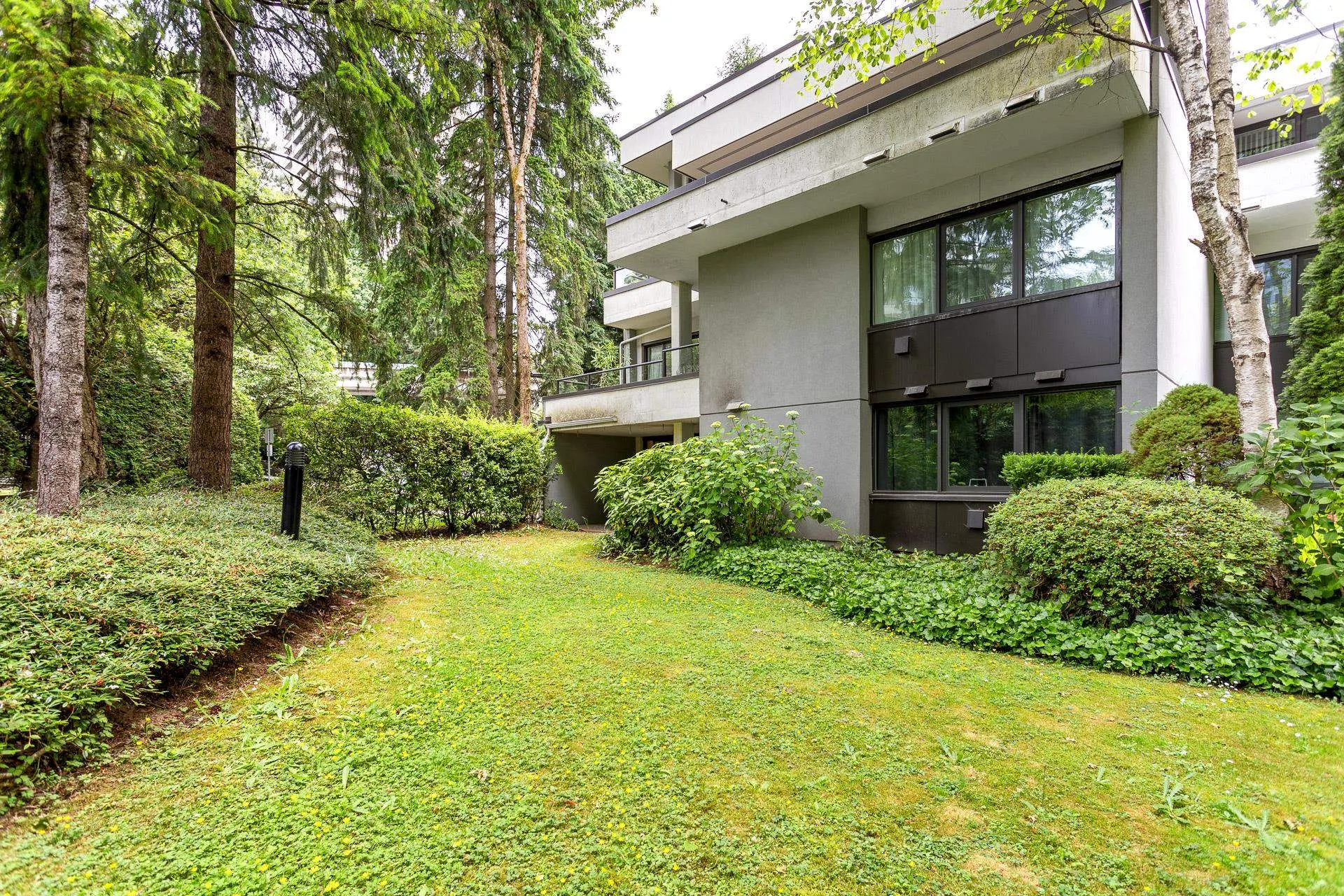 28 9521 Cardston Court