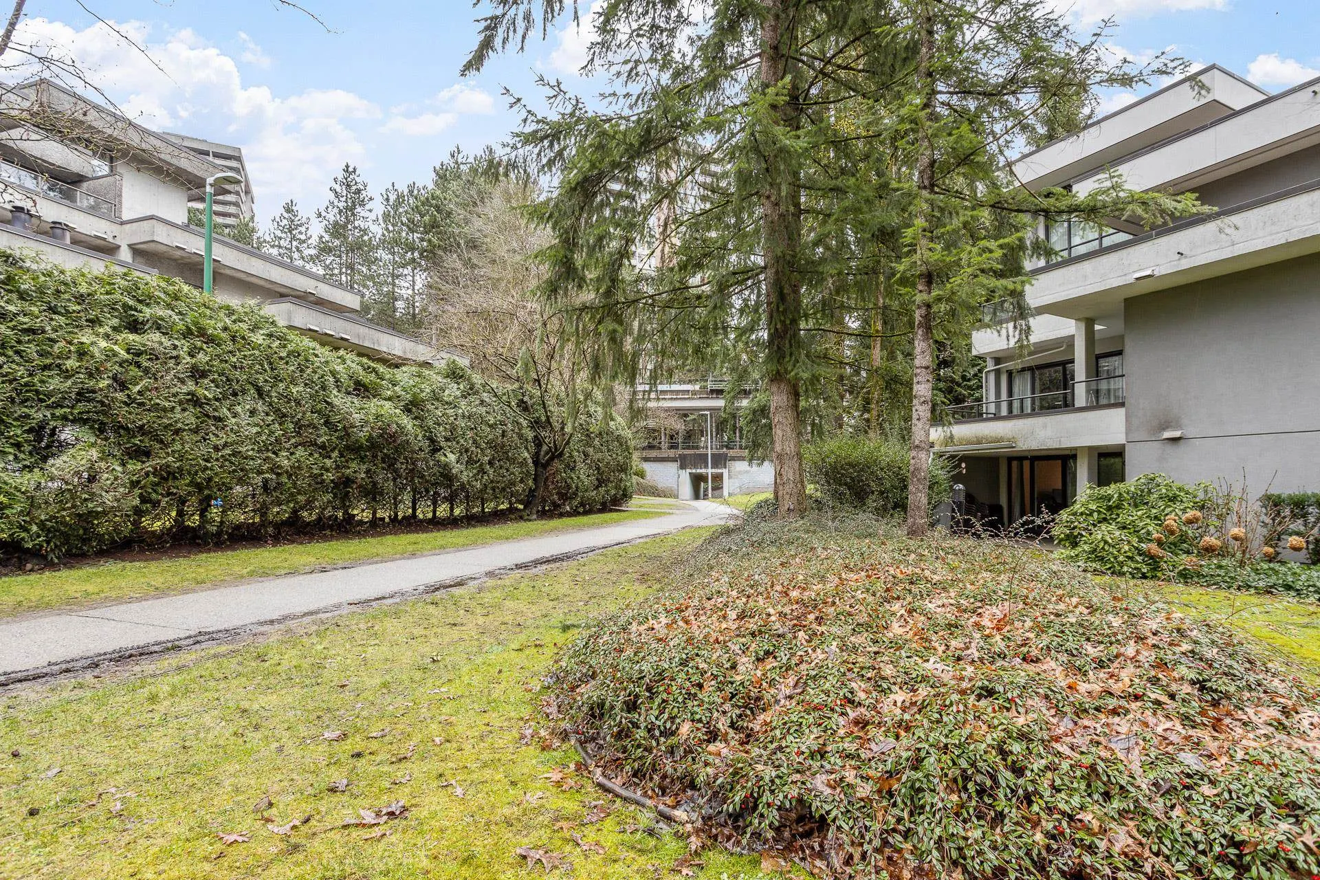 28 9521 Cardston Court