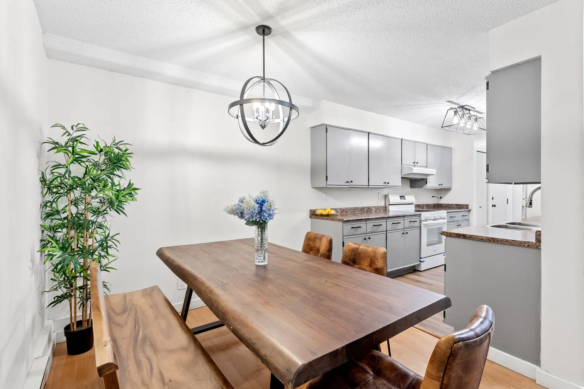 28 9521 Cardston Court