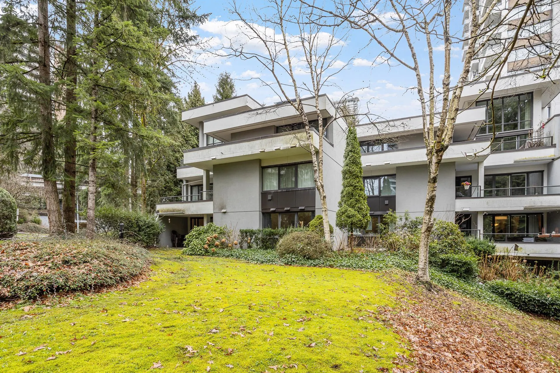 28 9521 Cardston Court