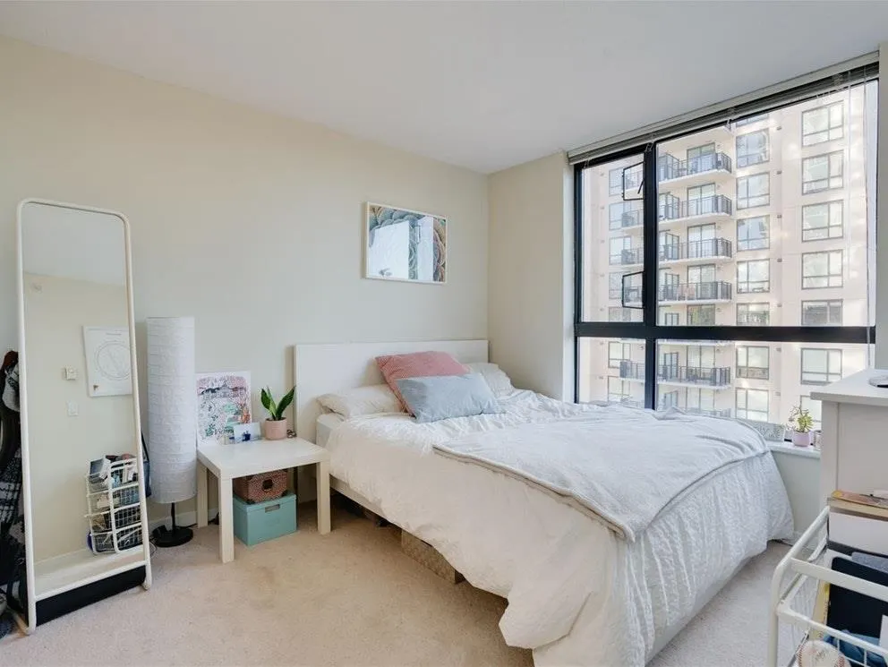 504 814 Royal Avenue