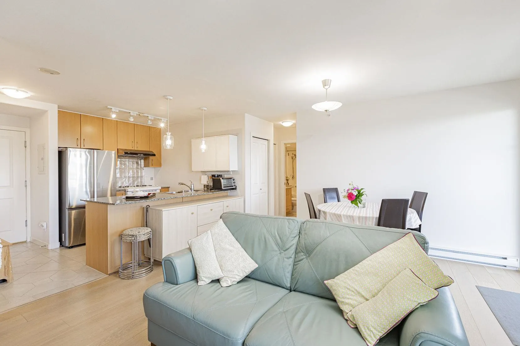 1607 8460 Granville Avenue
