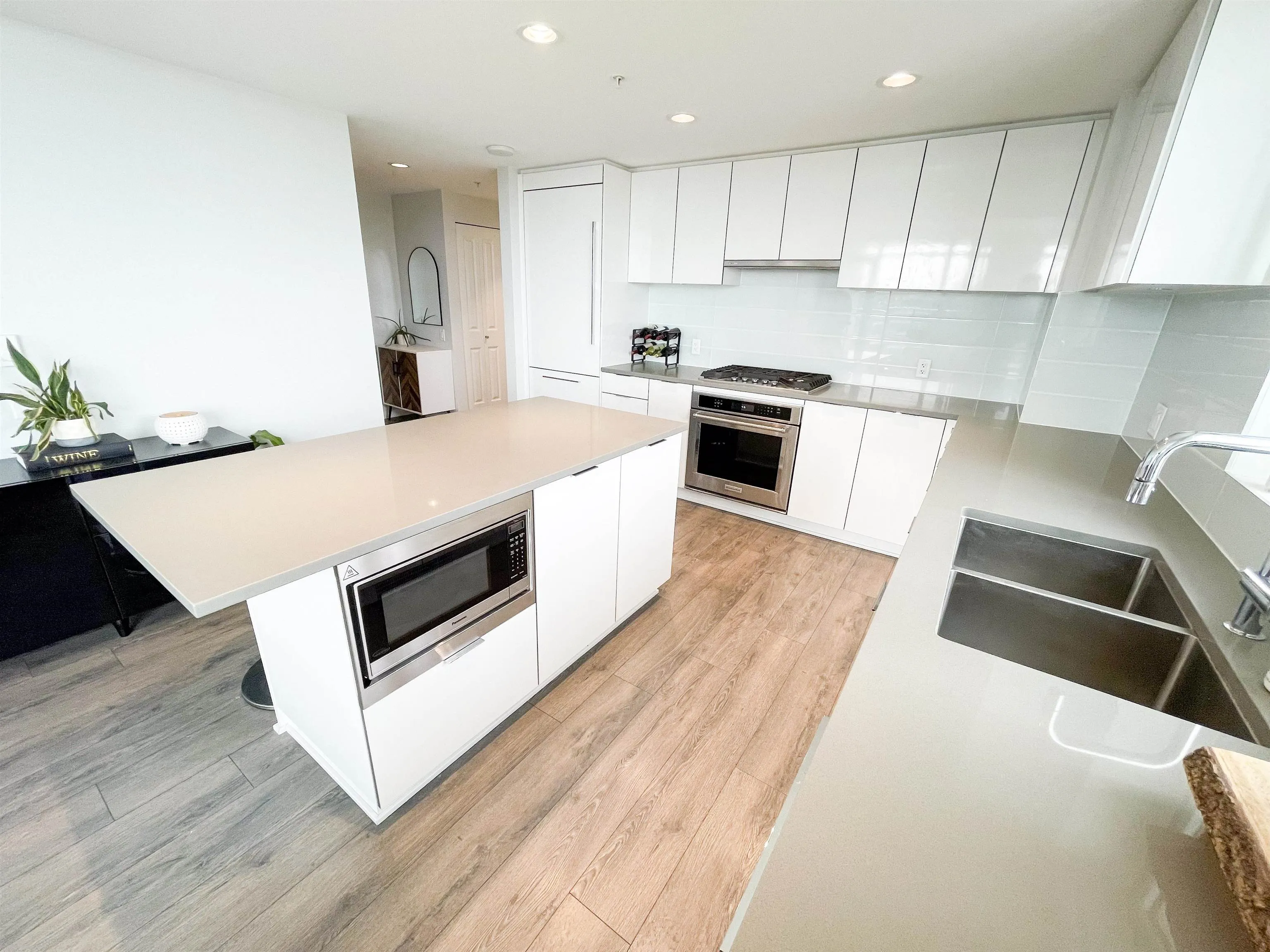2901 2388 Madison Avenue