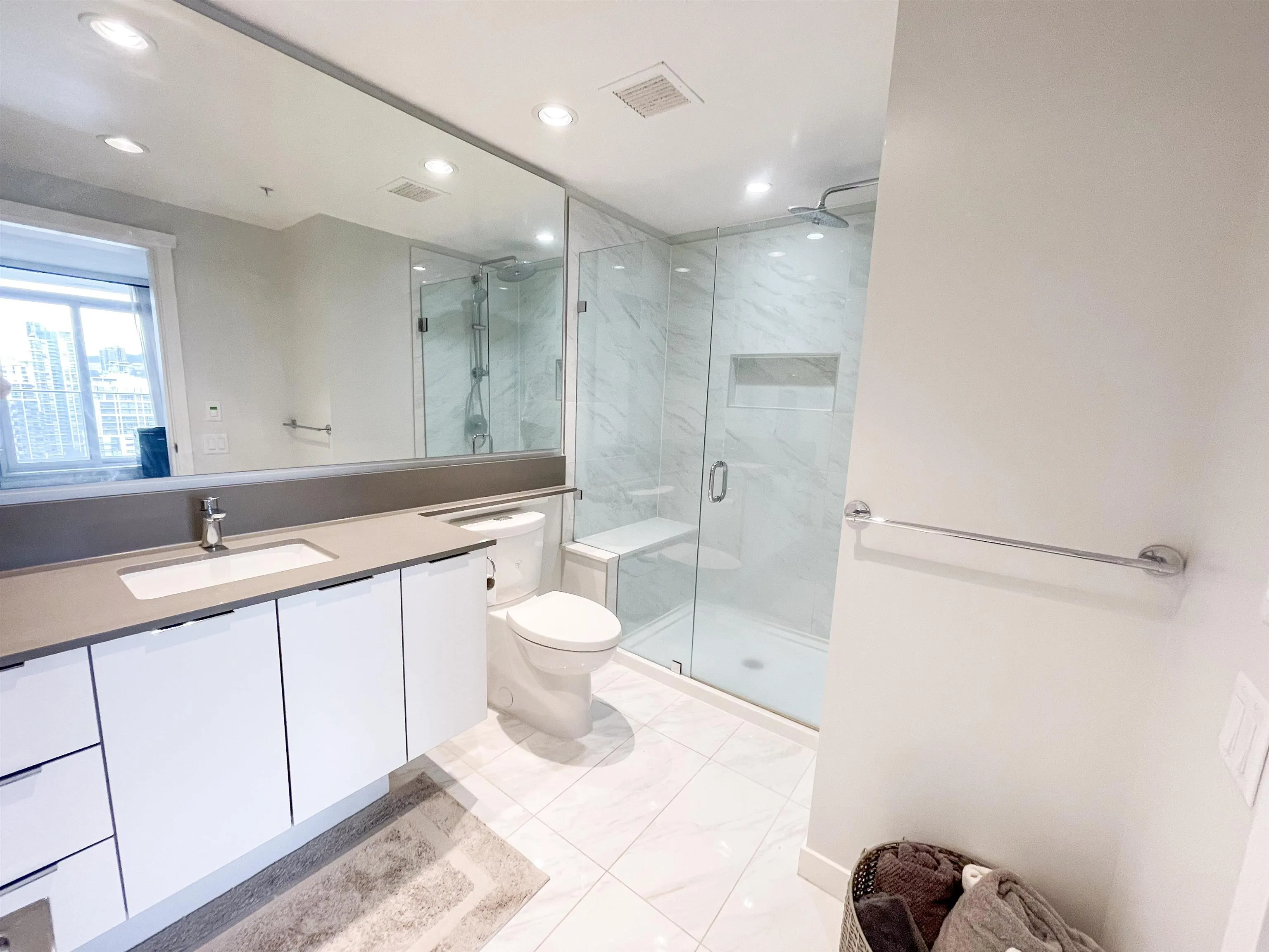 2901 2388 Madison Avenue