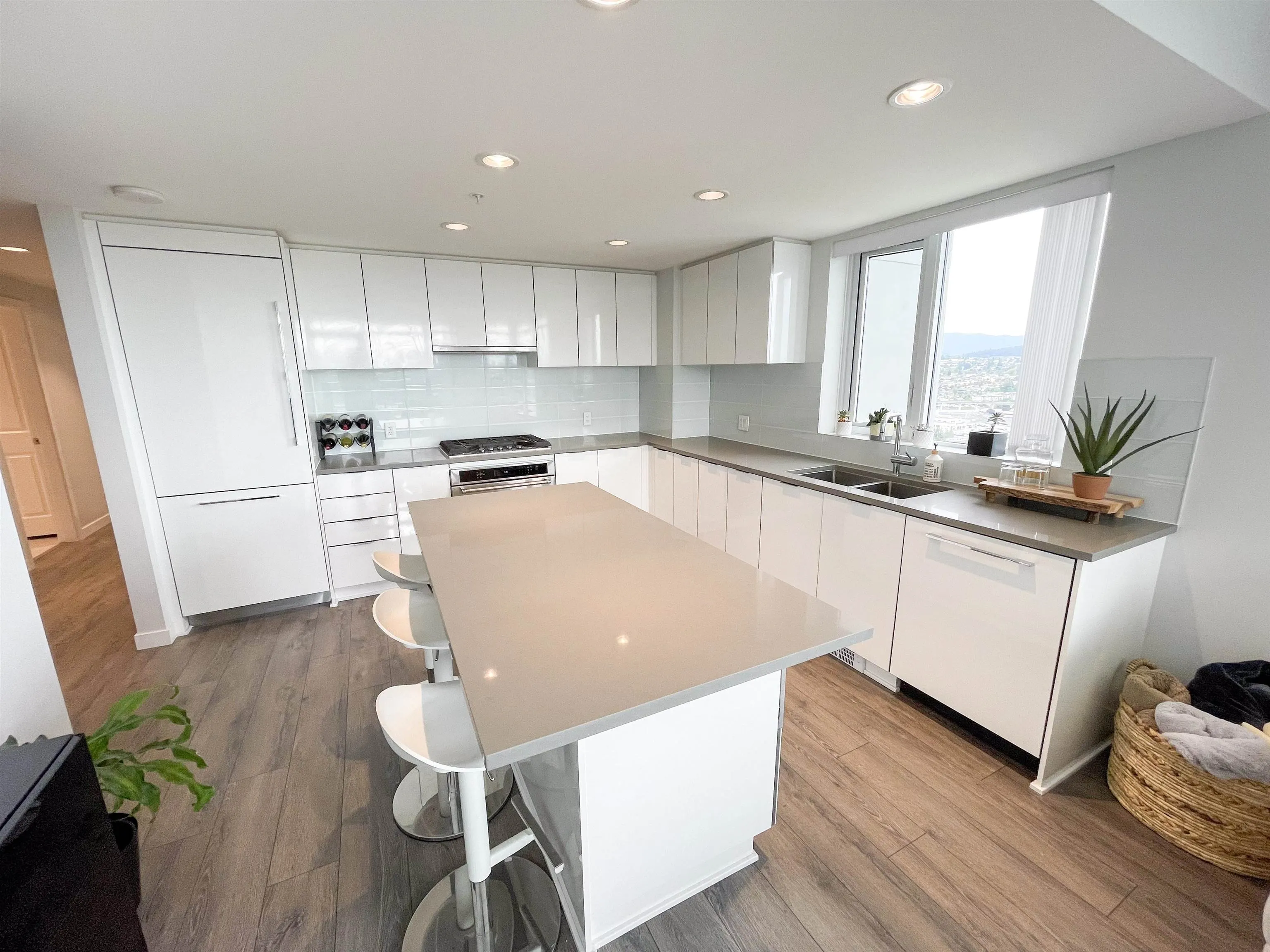 2901 2388 Madison Avenue