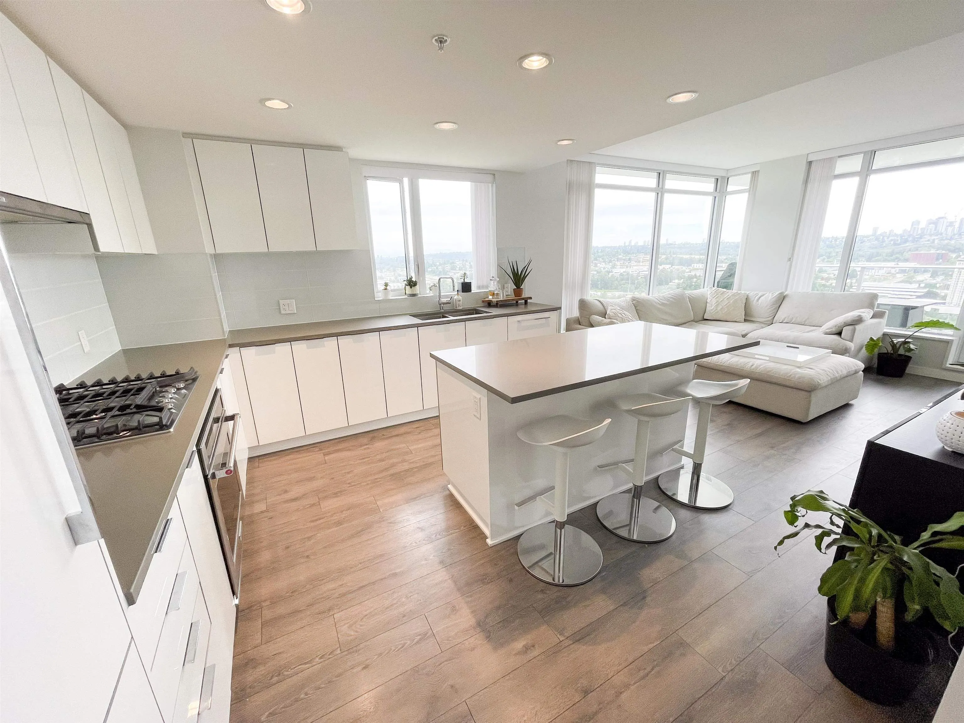 2901 2388 Madison Avenue