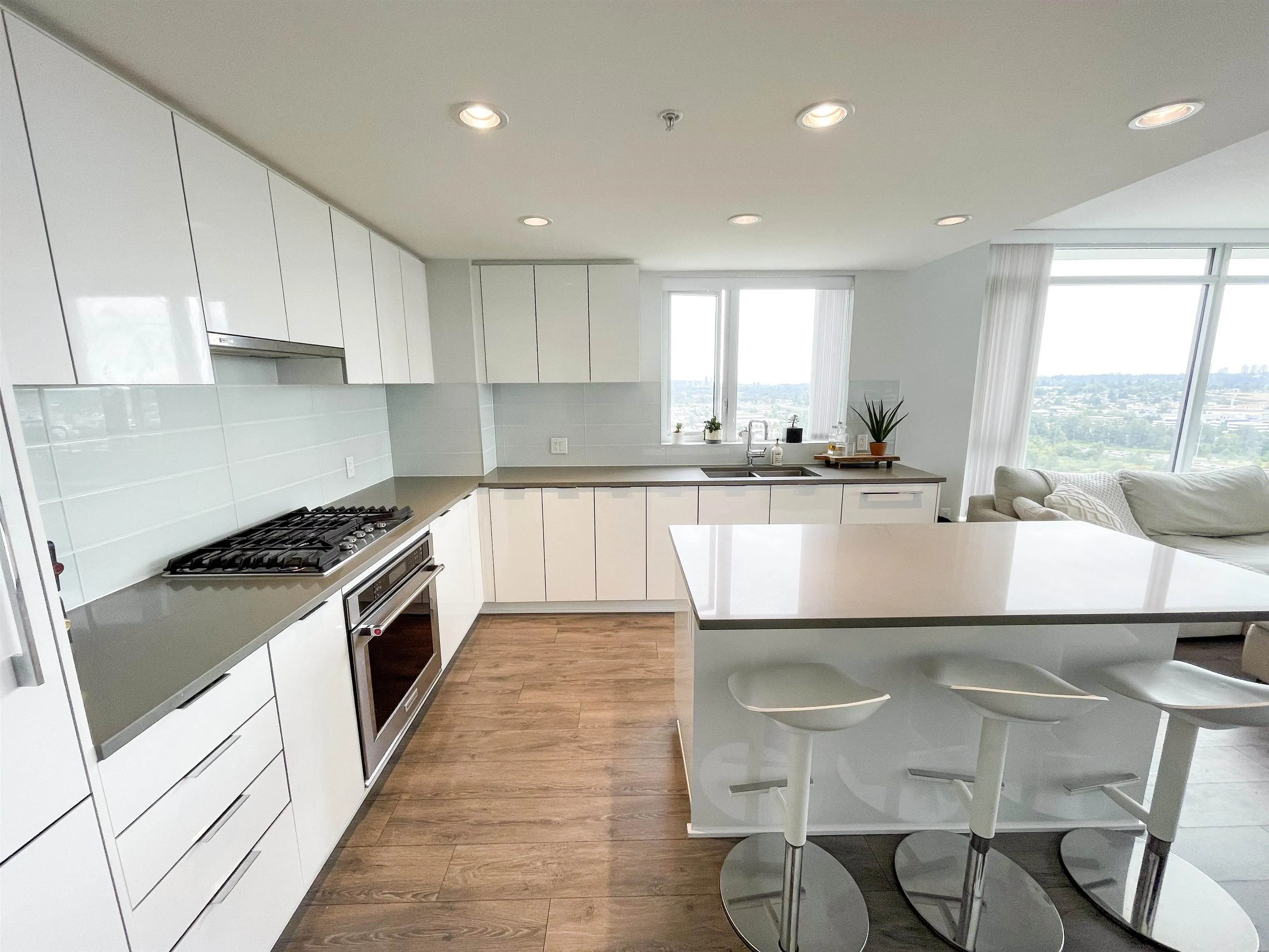 2901 2388 Madison Avenue