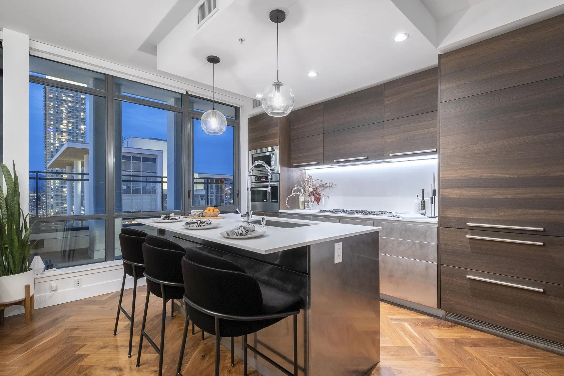 2703 2378 Alpha Avenue