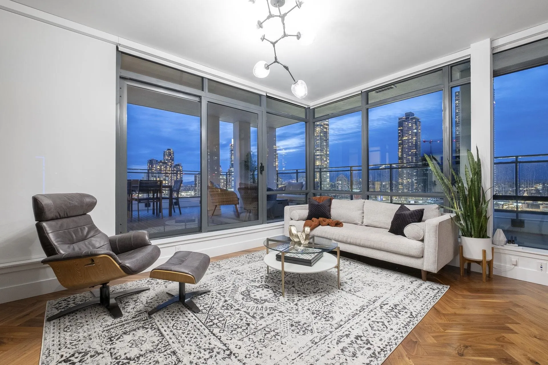 2703 2378 Alpha Avenue